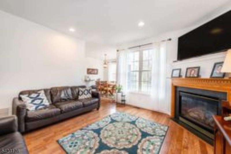 Wayne Twp., New Jersey, 07470, United States, 3 Bedrooms Bedrooms, ,3 BathroomsBathrooms,Residential,For Sale,2037003