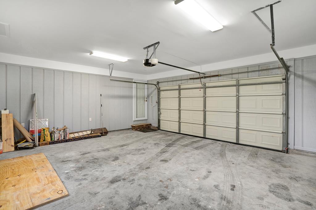 DALTON, Georgia, 30720, United States, 5 Bedrooms Bedrooms, ,3 BathroomsBathrooms,Residential,For Sale,1939085