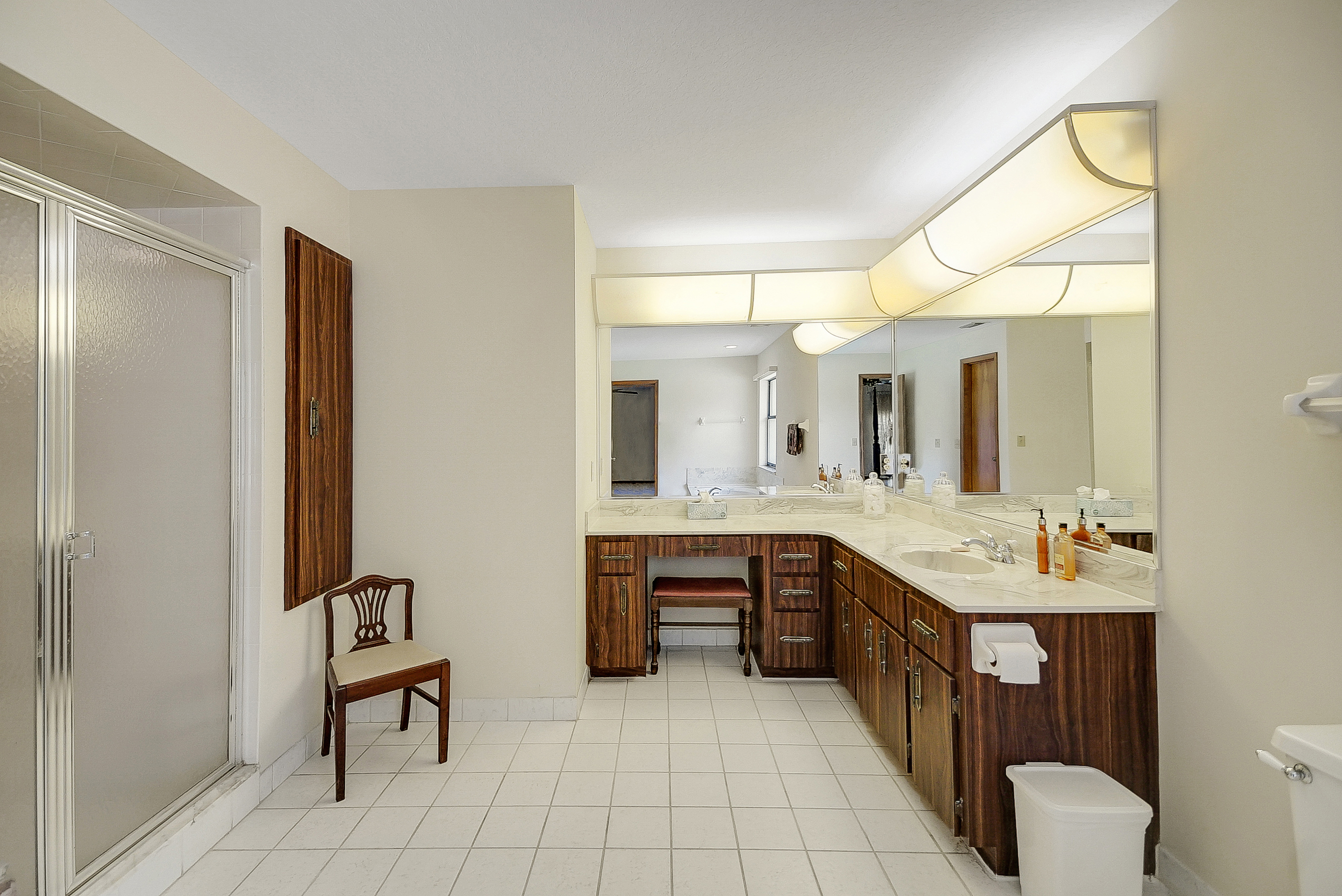 Lady Lake, Florida, 32159, United States, 4 Bedrooms Bedrooms, ,2 BathroomsBathrooms,Residential,For Sale,1873535