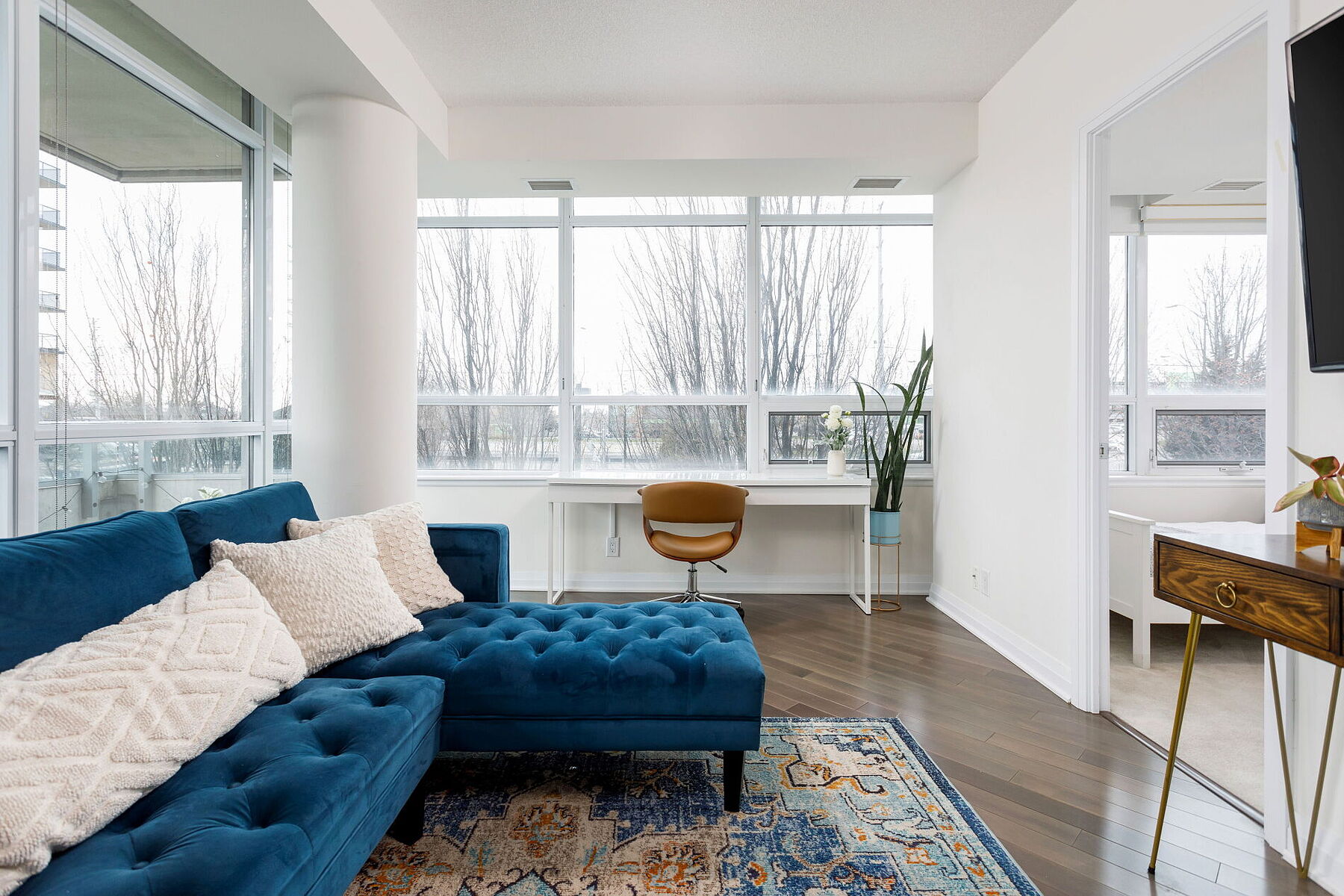  Spacious and Bright Condo - 物件實景