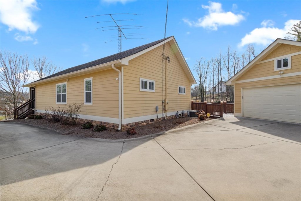 Blue Ridge, Georgia, 30513, United States, 3 Bedrooms Bedrooms, ,2 BathroomsBathrooms,Residential,For Sale,1979070