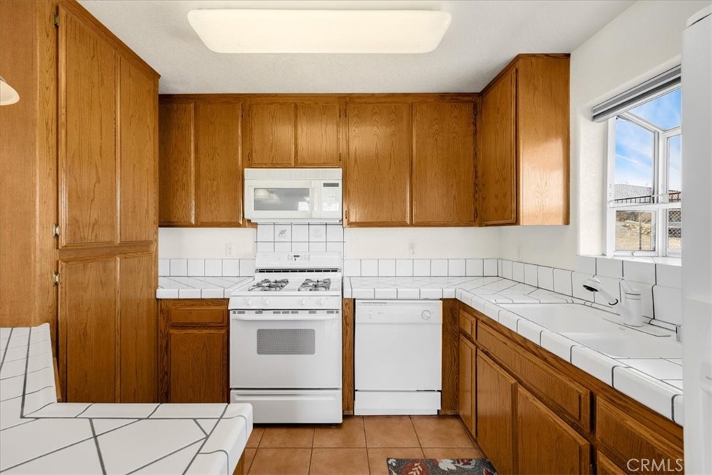 Hesperia, California, 92345, United States, 6 Bedrooms Bedrooms, ,4 BathroomsBathrooms,Residential,For Sale,1942920