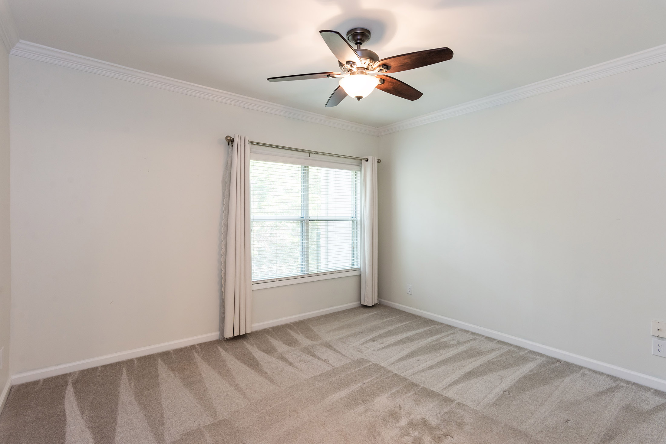  Spacious Corner Unit Condo in Resort-Style Community - 物件實景