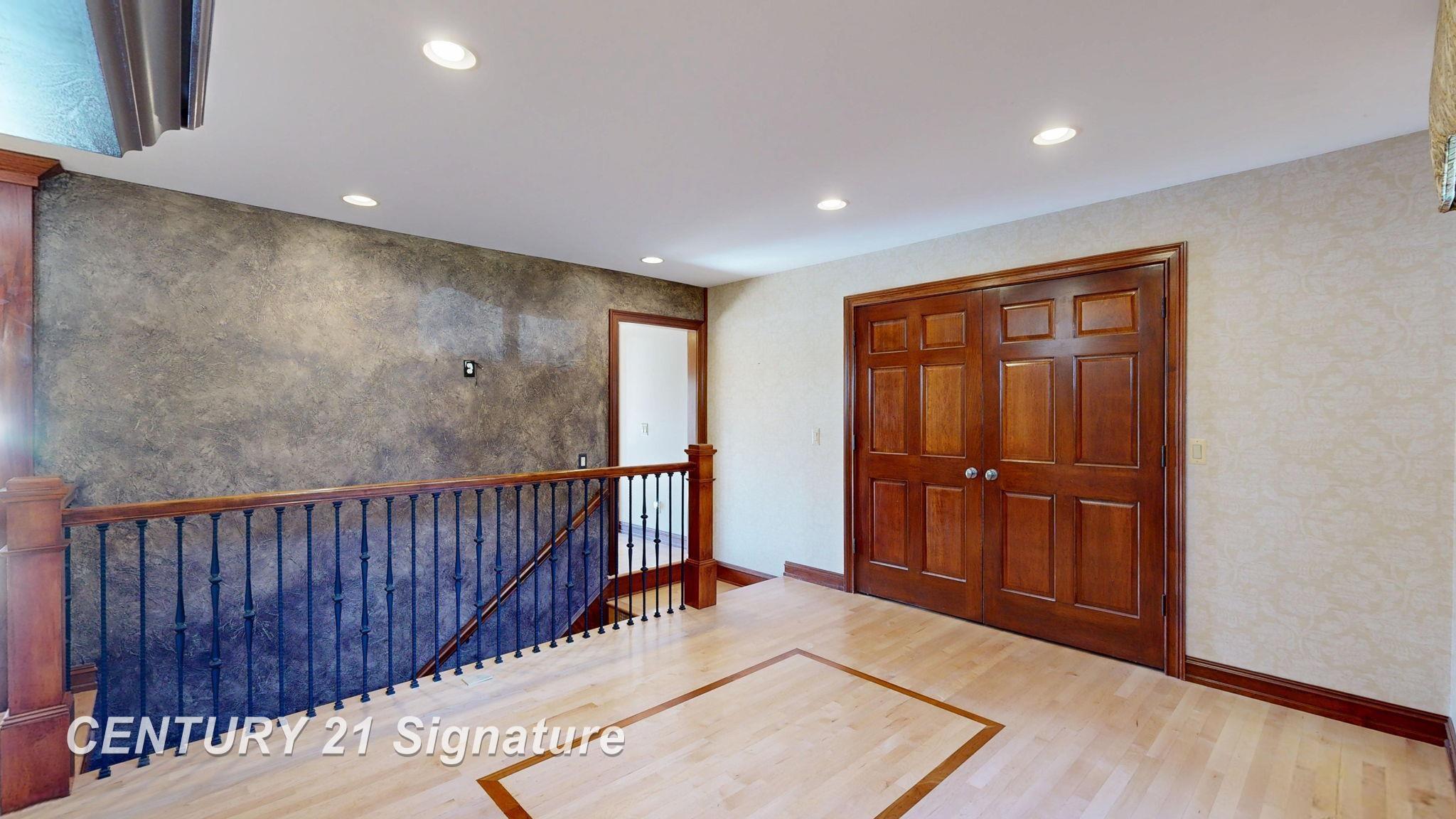 Fenton, Michigan, 48430, United States, 6 Bedrooms Bedrooms, ,4 BathroomsBathrooms,Residential,For Sale,1976063