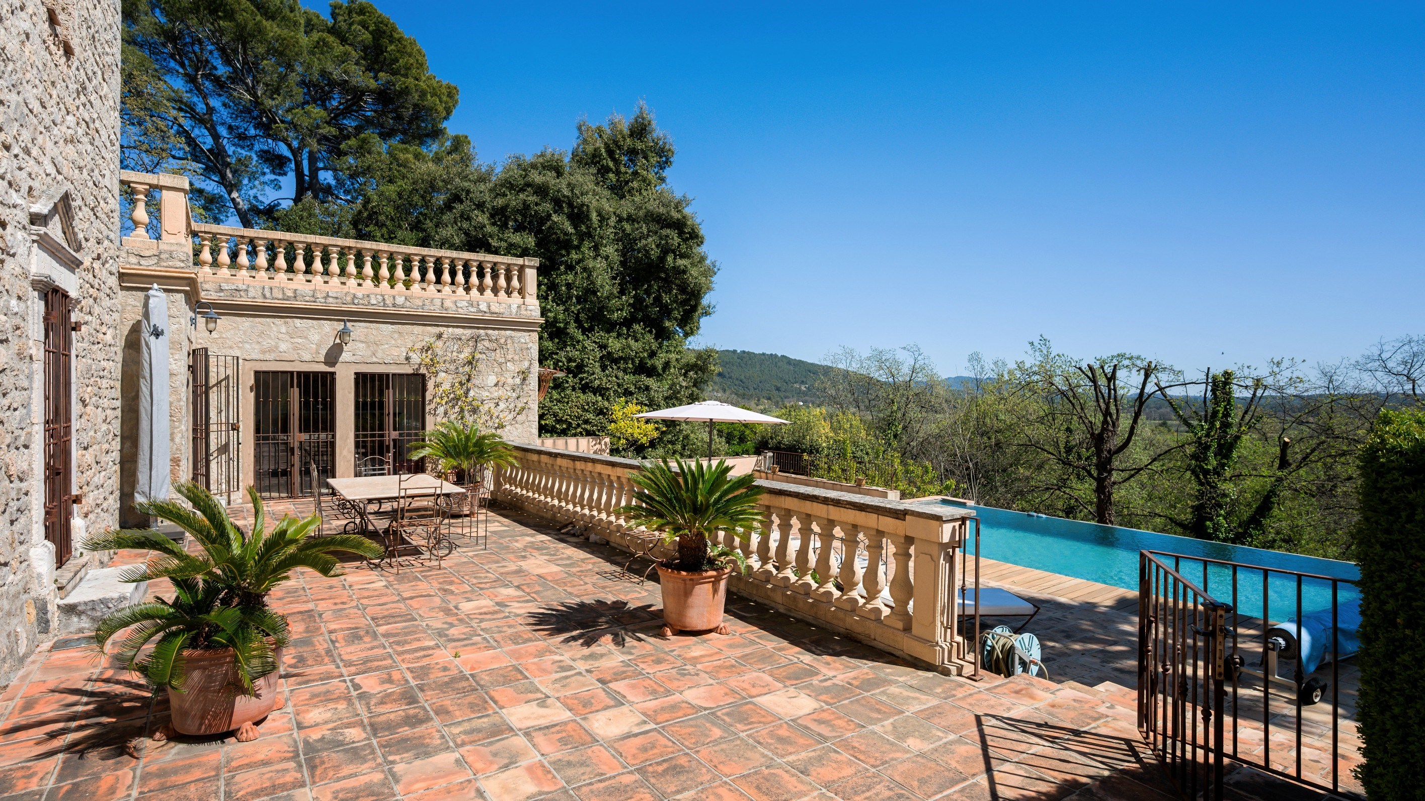  A Medieval Tower Reimagined as an Exceptional Residence - 物件實景