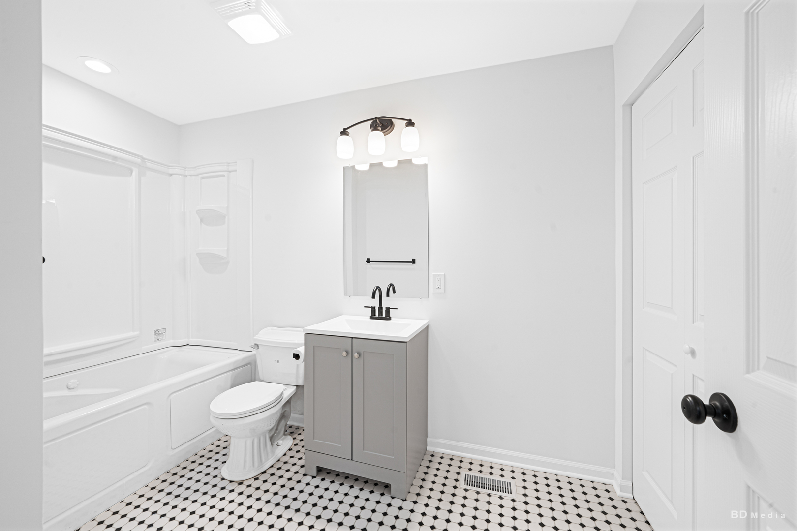 Homewood, Illinois, 60430, United States, 5 Bedrooms Bedrooms, ,4 BathroomsBathrooms,Residential,For Sale,1907684