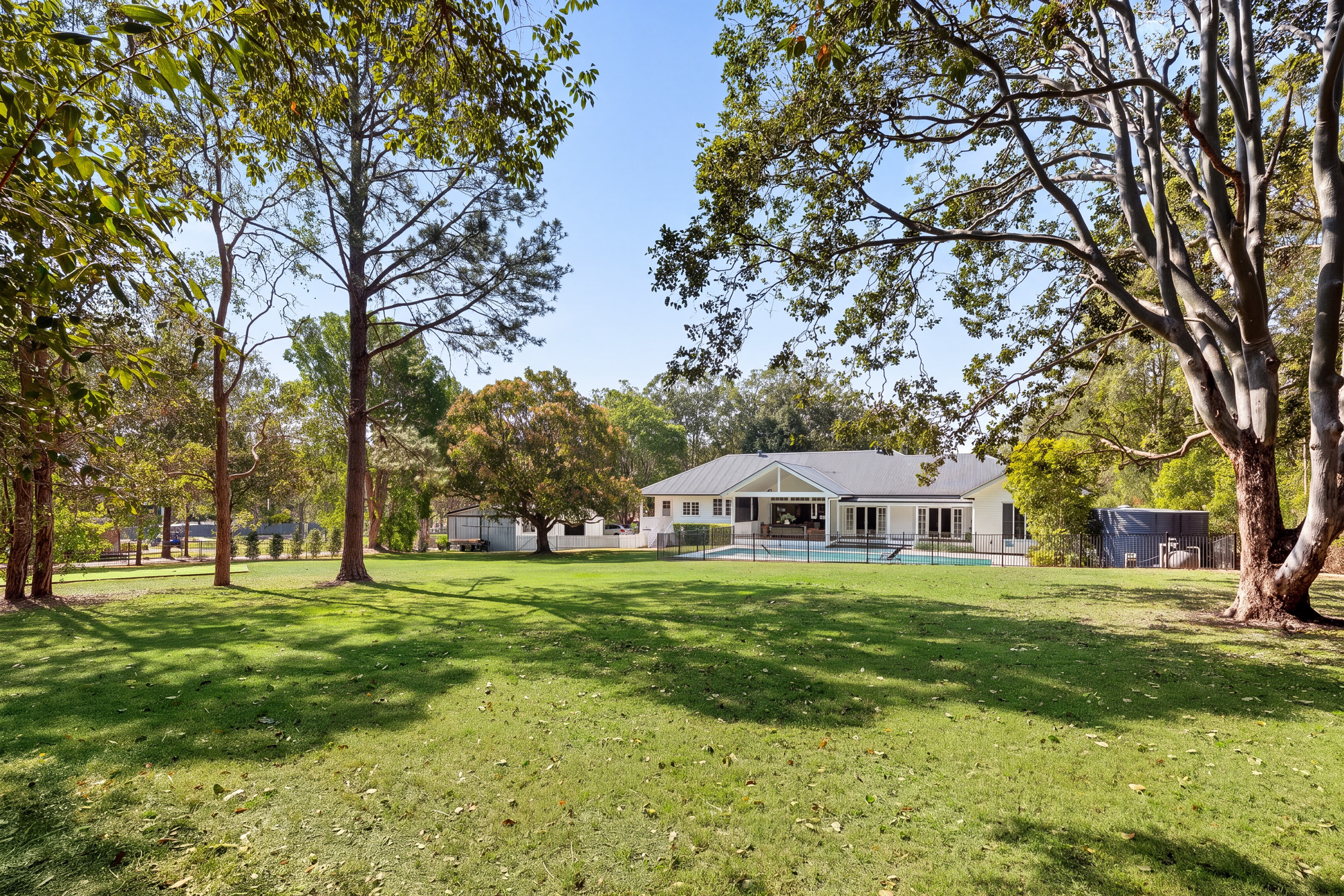  Tranquil, Acreage Oasis: Wrapped in Nature, with Rare Triple-Living Potential - 物件實景