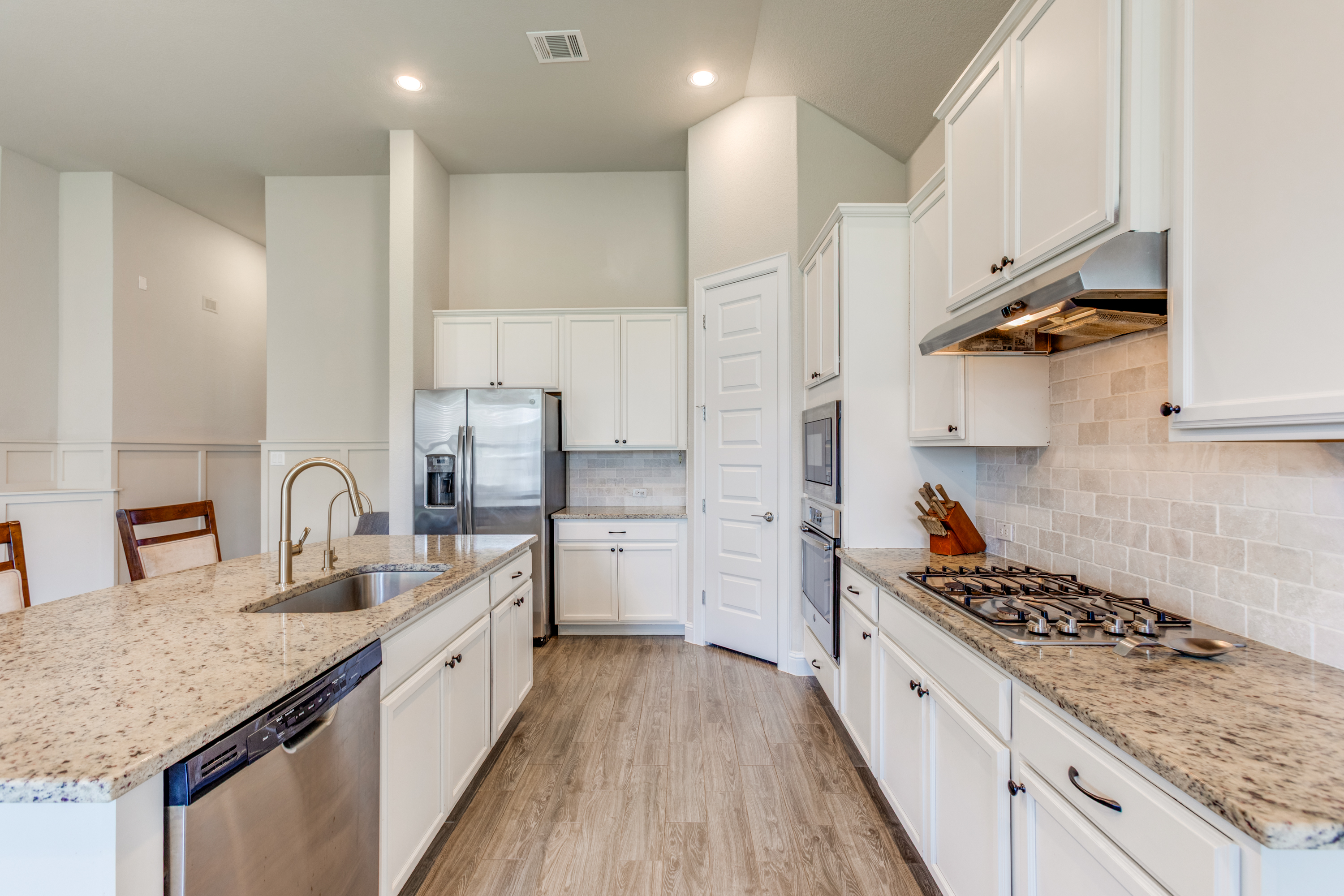  Sophisticated Open-Concept Living - 物件實景