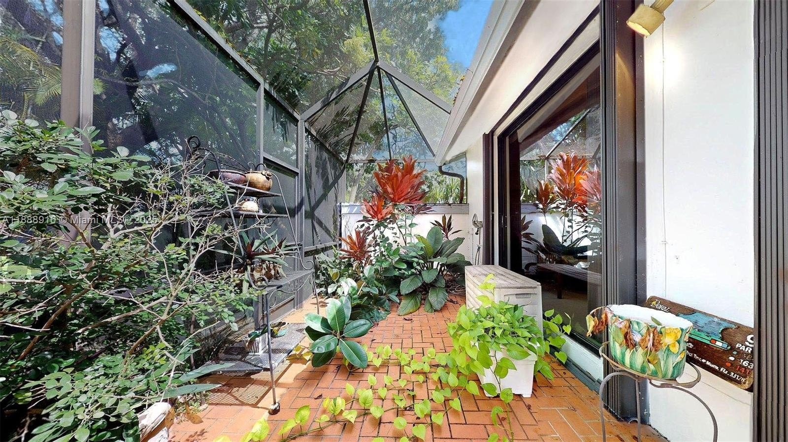 Doral, Florida, 33178, United States, 2 Bedrooms Bedrooms, ,2 BathroomsBathrooms,Residential,For Sale,1975384