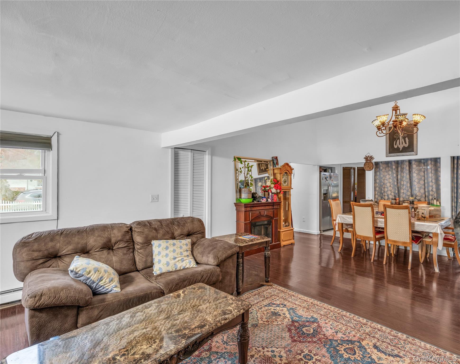 Mastic, New York, 11950, United States, 4 Bedrooms Bedrooms, ,3 BathroomsBathrooms,Residential,For Sale,1990878