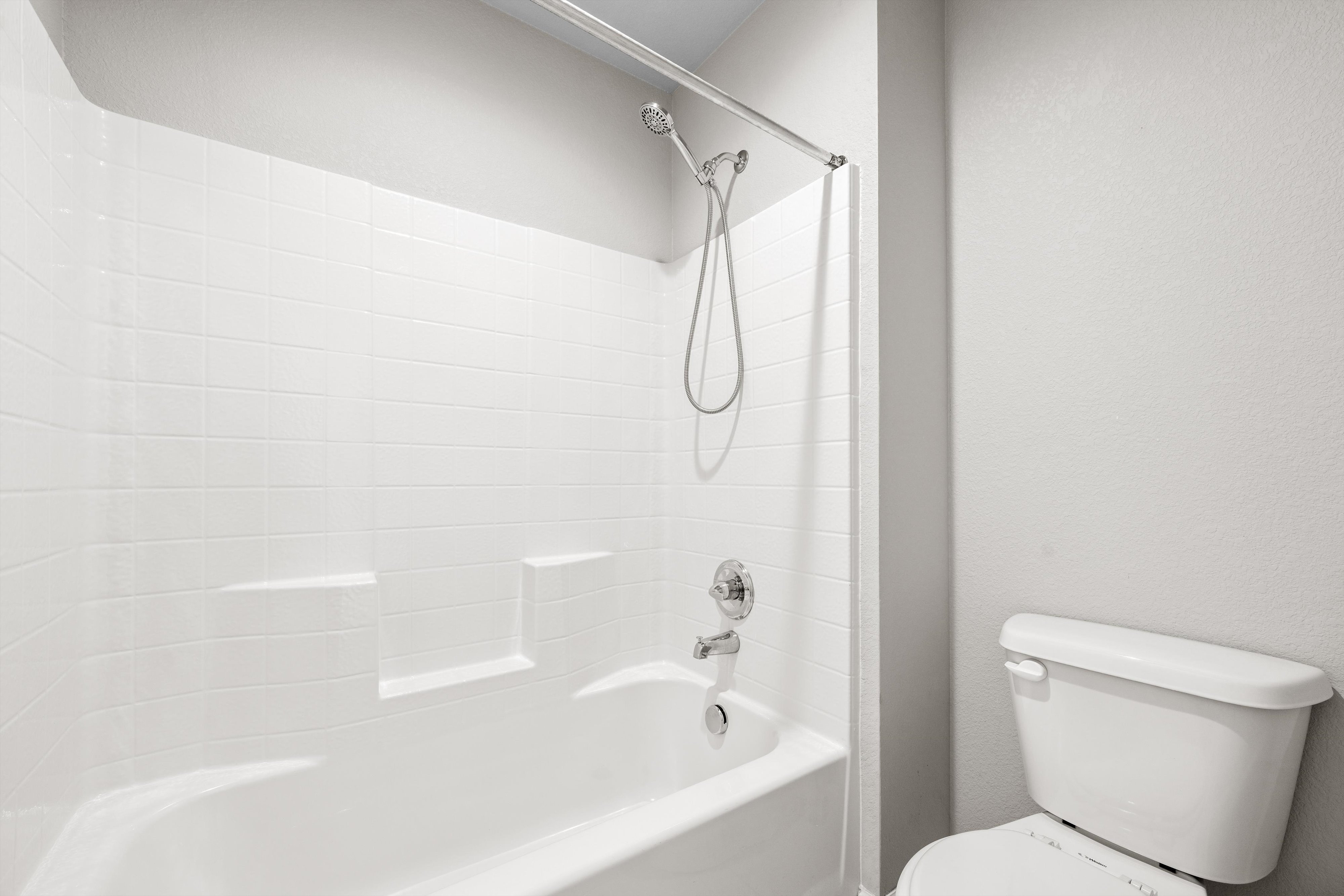  Beautifully Designed 4-Bedroom, 4-Bath Home - 物件實景