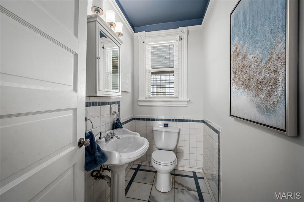 Kirkwood, Missouri, 63122, United States, 4 Bedrooms Bedrooms, ,4 BathroomsBathrooms,Residential,For Sale,1986224