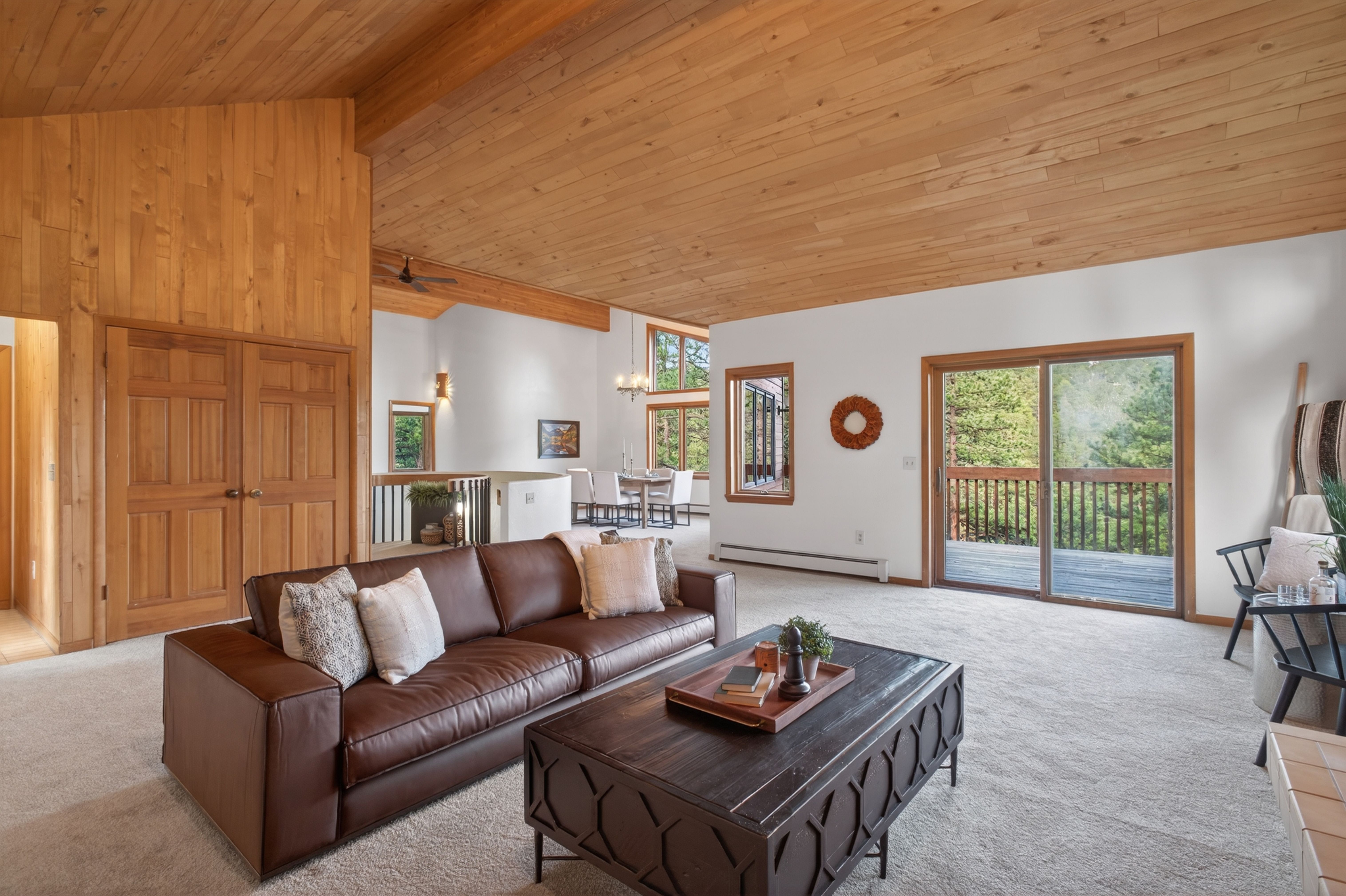  Ranch-style Custom Home on 1.16 Acre Sunny and Treed Lot in Genesee - 物件實景