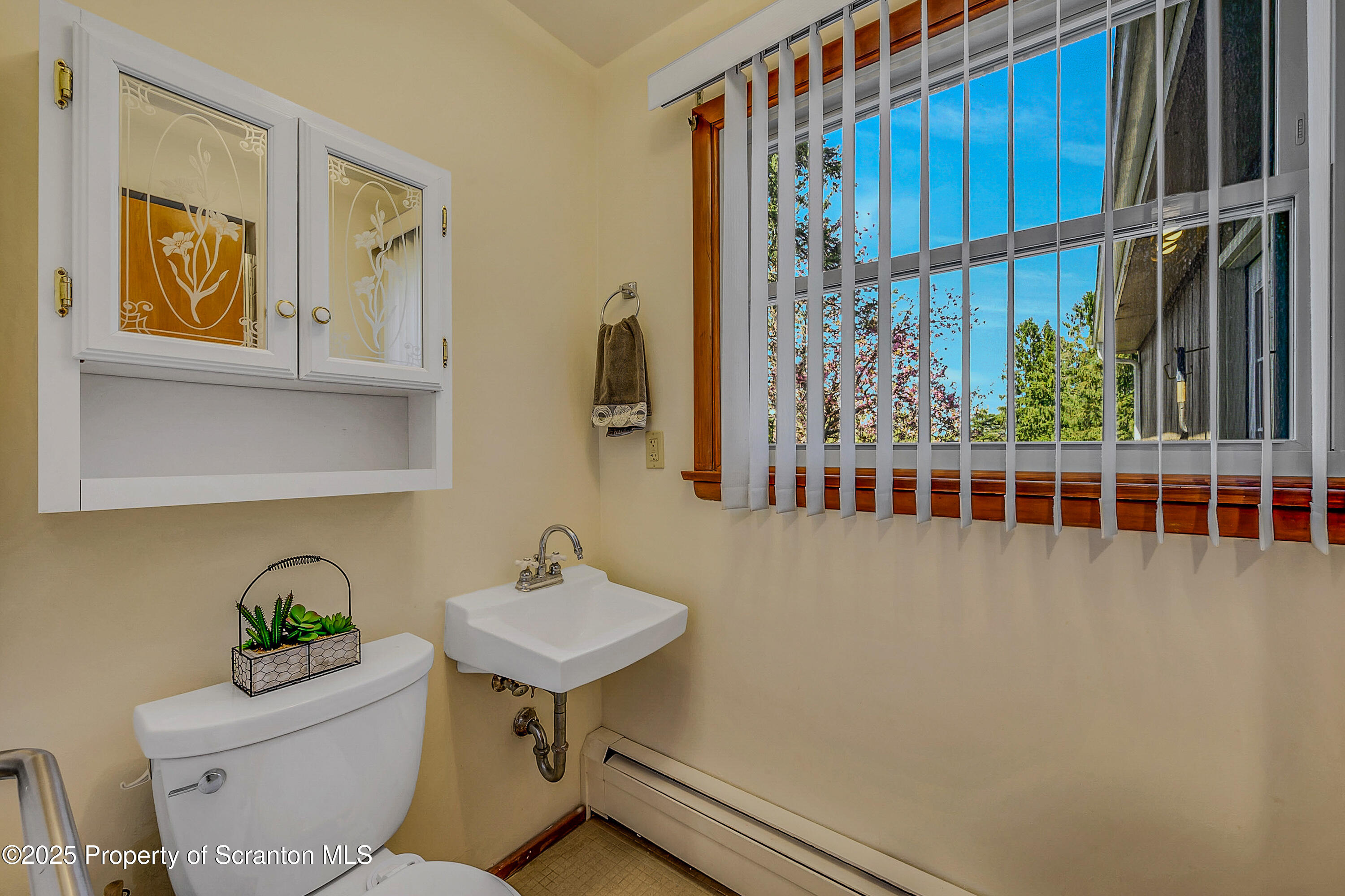 Clarks Summit, Pennsylvania, 18411, United States, 5 Bedrooms Bedrooms, ,4 BathroomsBathrooms,Residential,For Sale,1971485