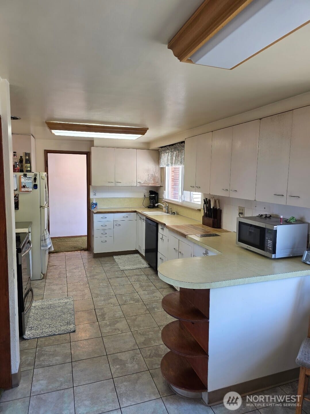 Tacoma, Washington, 98465, United States, 3 Bedrooms Bedrooms, ,2 BathroomsBathrooms,Residential,For Sale,1829131