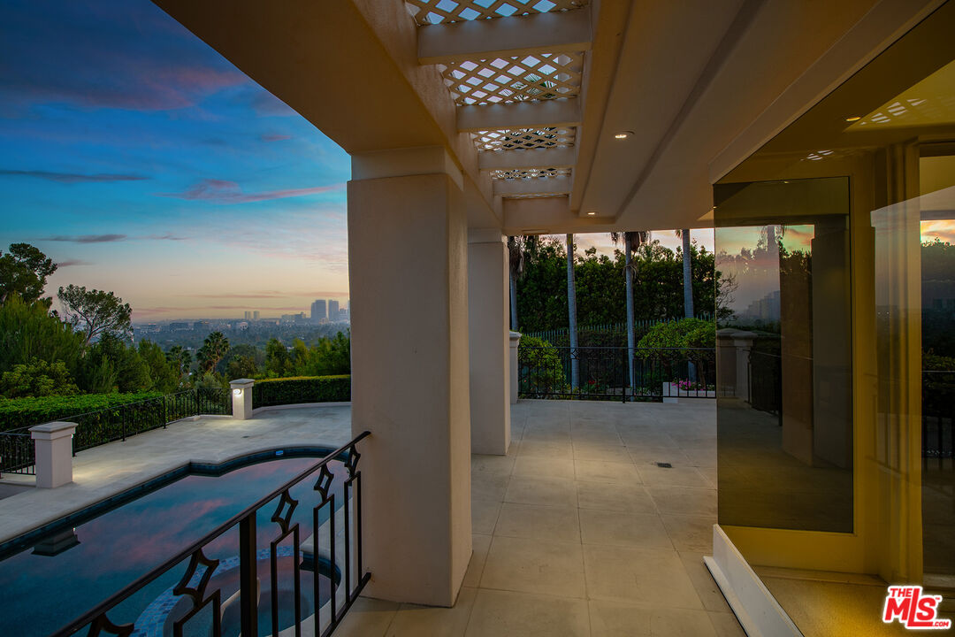 Beverly Hills, California, 90210, United States, 5 Bedrooms Bedrooms, ,4 BathroomsBathrooms,Residential,For Sale,1991118