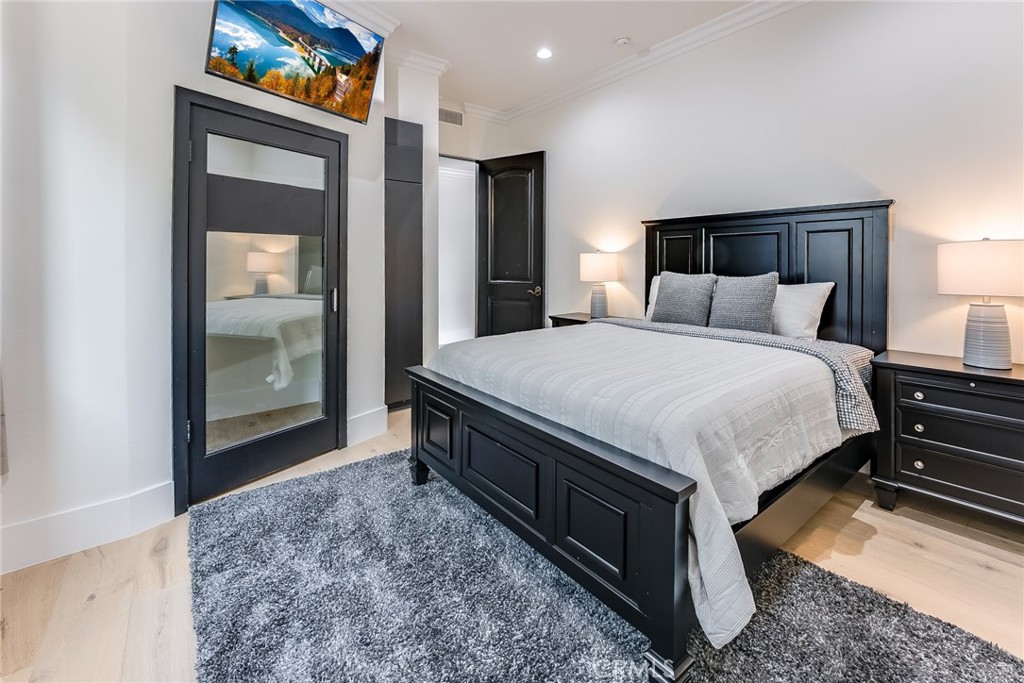 Woodland Hills, California, 91367, United States, 5 Bedrooms Bedrooms, ,6 BathroomsBathrooms,Residential,For Sale,1973826