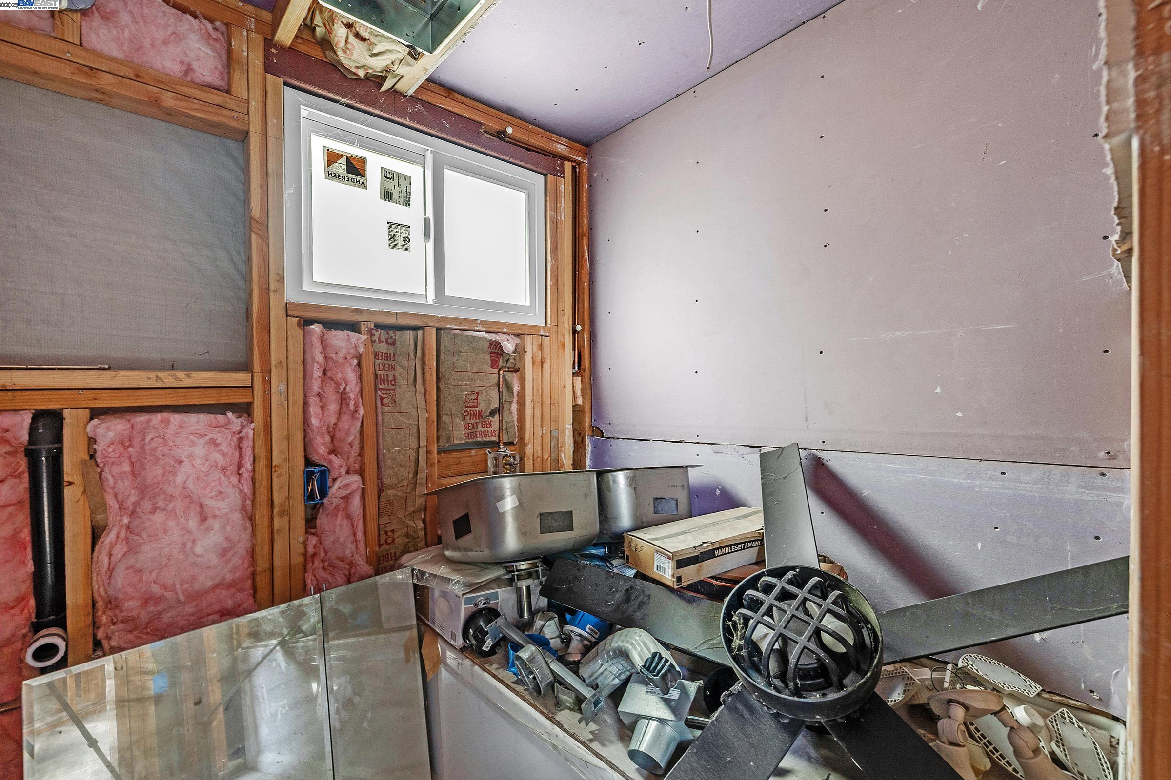 Oakland, California, 94605, United States, 4 Bedrooms Bedrooms, ,1 BathroomBathrooms,Residential,For Sale,1941828