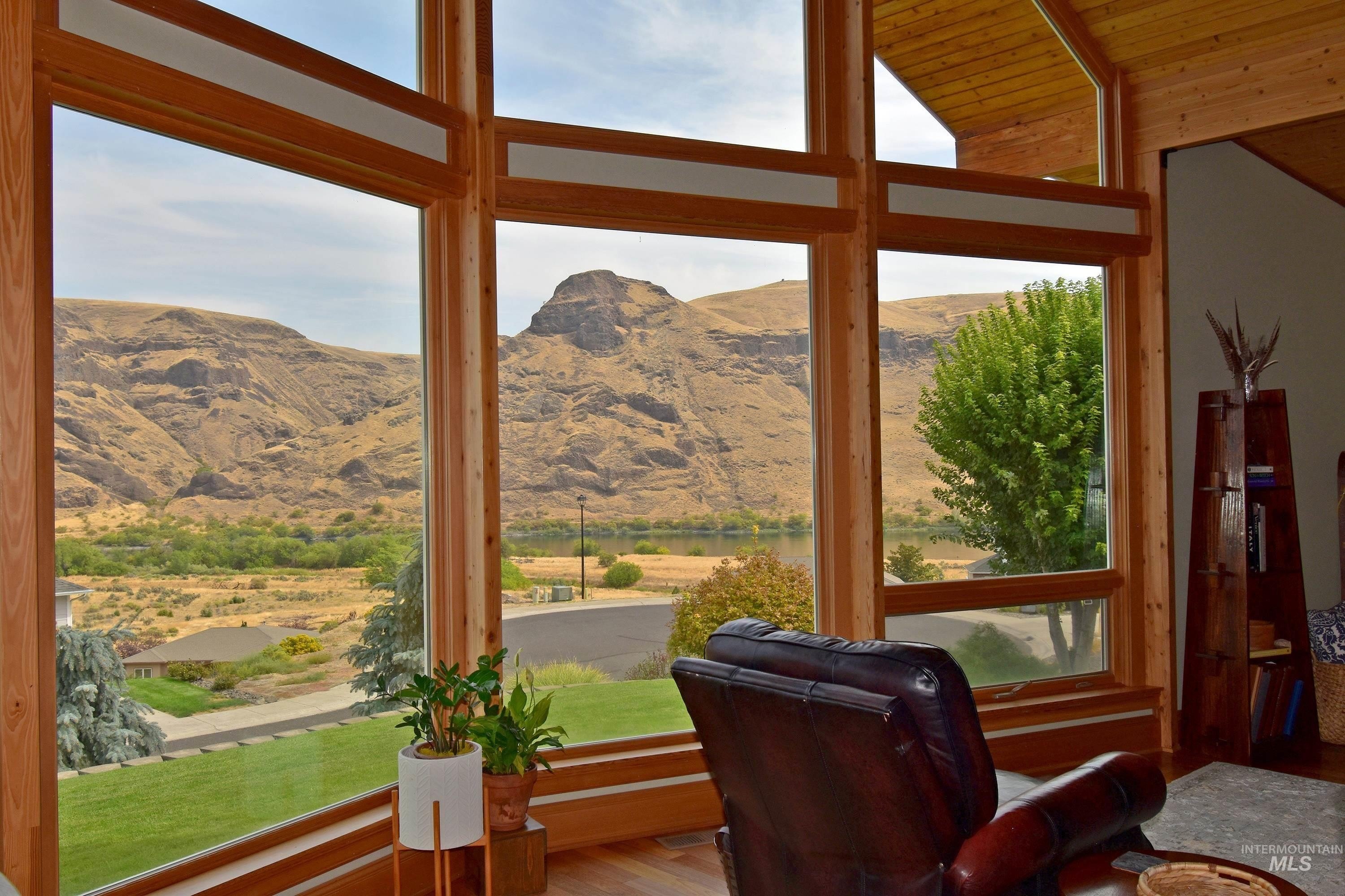 Asotin, Washington, 99402, United States, 3 Bedrooms Bedrooms, ,3 BathroomsBathrooms,Residential,For Sale,1942718
