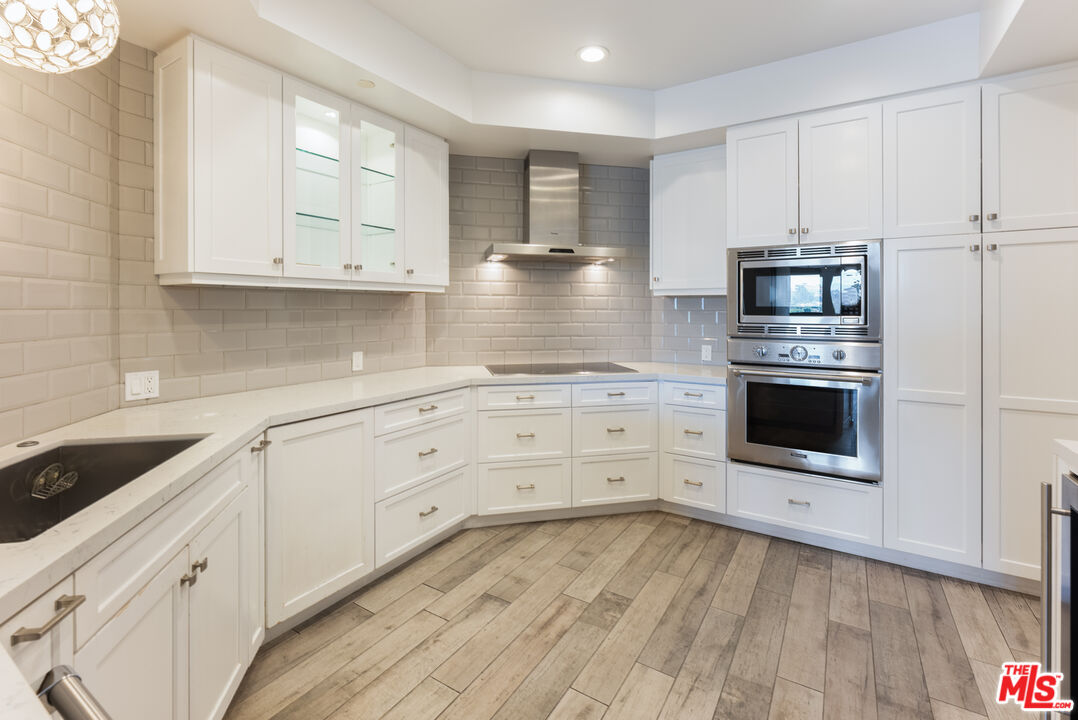 Los Angeles, California, 90024, United States, 2 Bedrooms Bedrooms, ,3 BathroomsBathrooms,Residential,For Sale,1883580