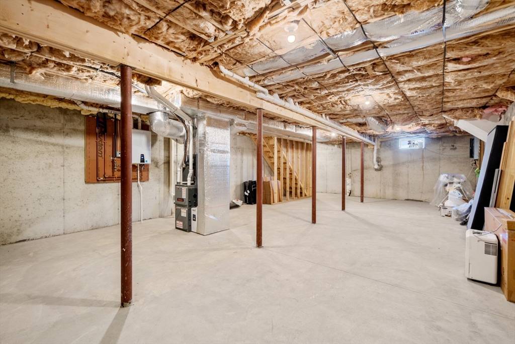 Mendon, Massachusetts, 01756, United States, 3 Bedrooms Bedrooms, ,3 BathroomsBathrooms,Residential,For Sale,1997117