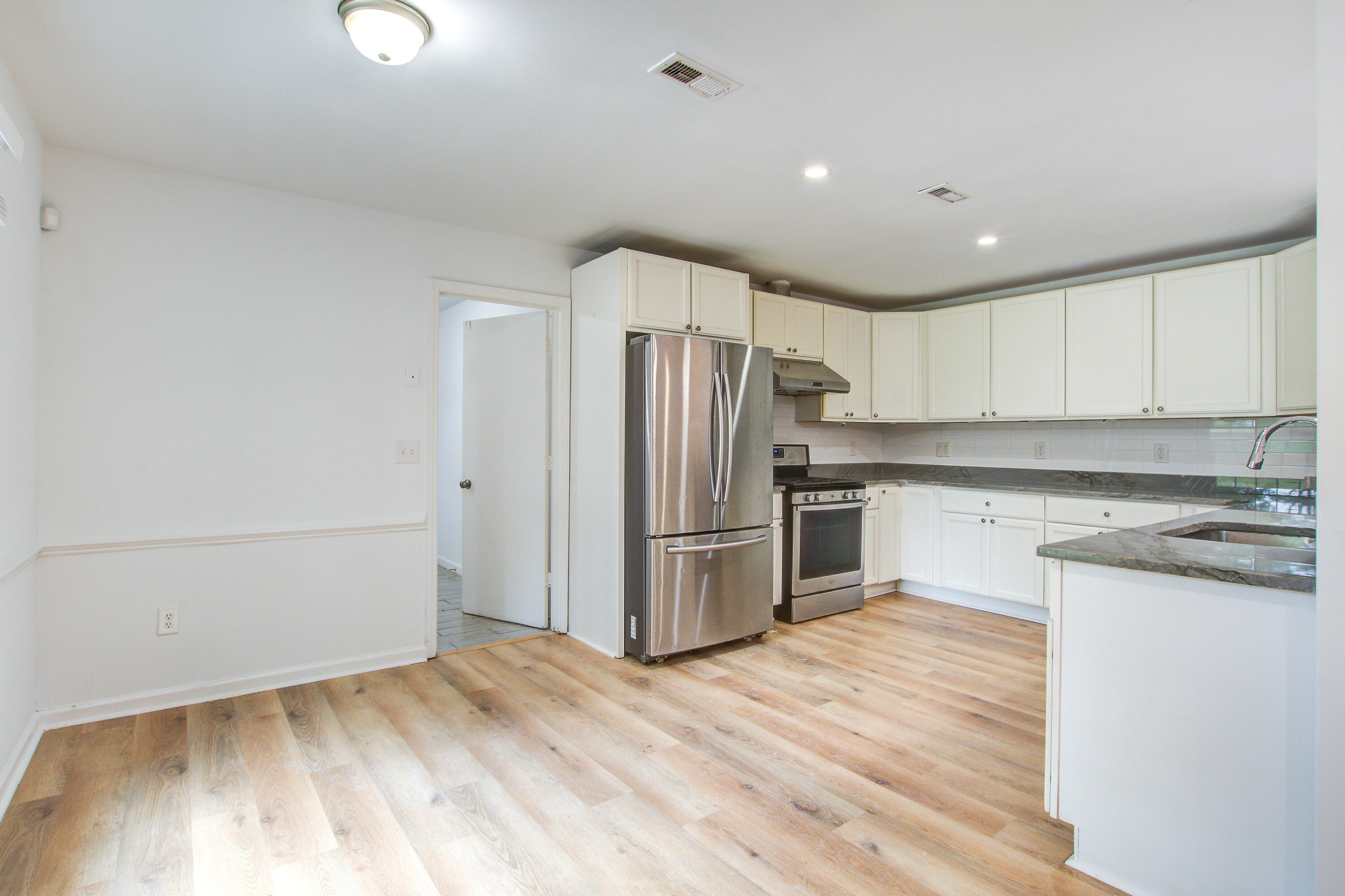Hanahan, South Carolina, 29410, United States, 3 Bedrooms Bedrooms, ,3 BathroomsBathrooms,Residential,For Sale,1819163