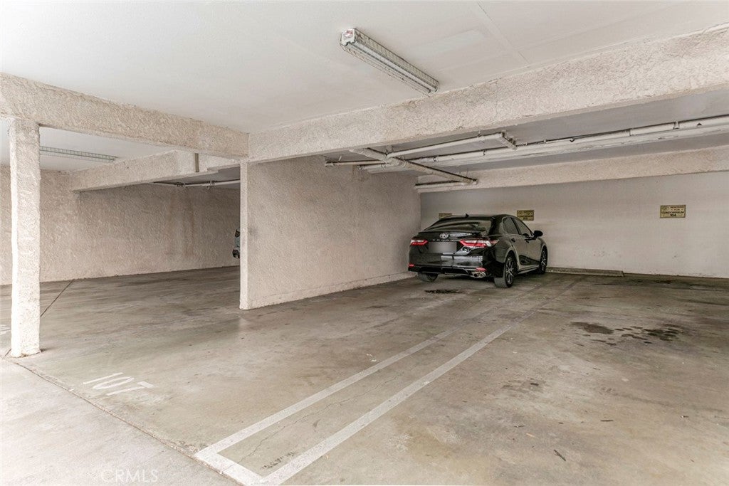 Van Nuys, California, 91411, United States, 2 Bedrooms Bedrooms, ,2 BathroomsBathrooms,Residential,For Sale,1954543