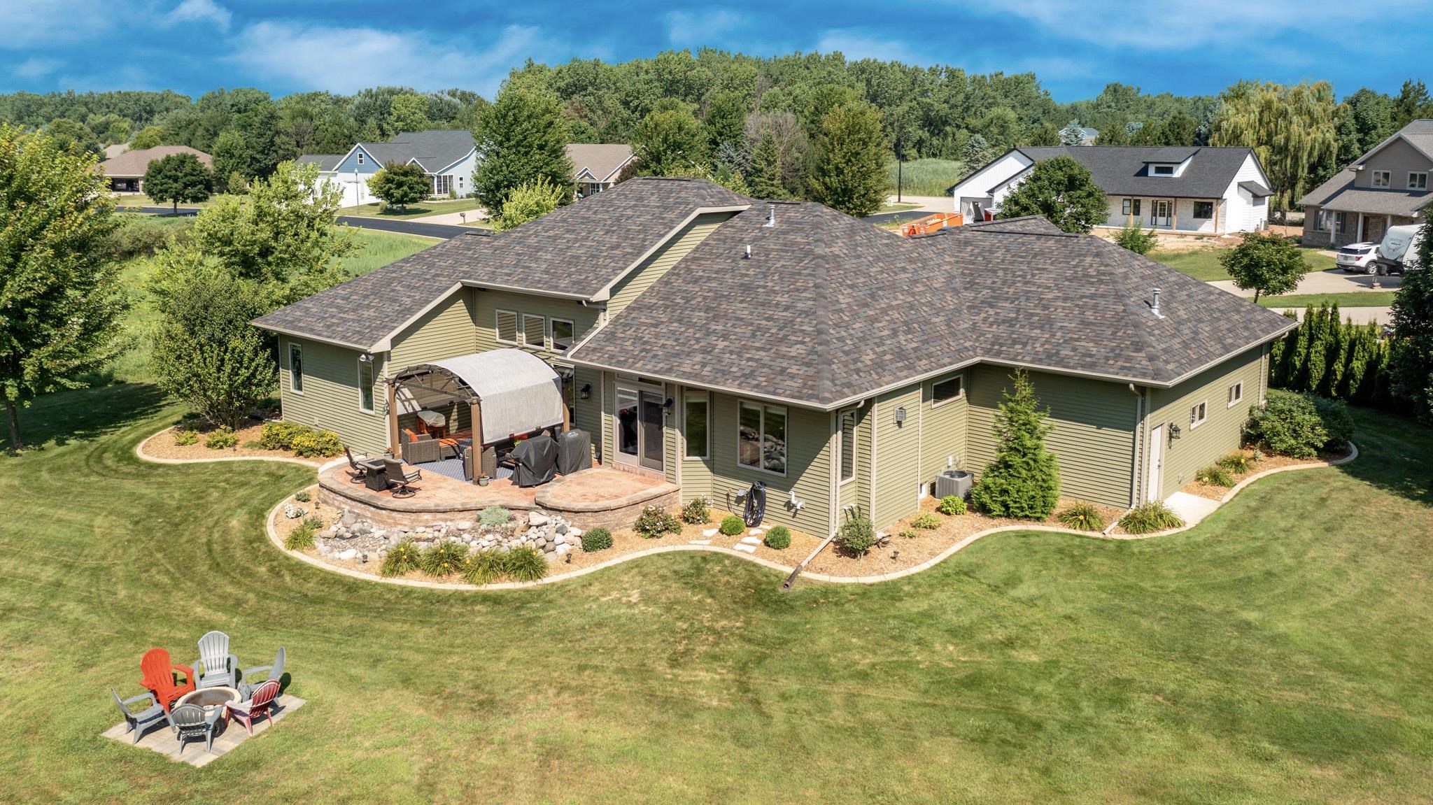 Appleton, Wisconsin, 54913, United States, 5 Bedrooms Bedrooms, ,4 BathroomsBathrooms,Residential,For Sale,1927956