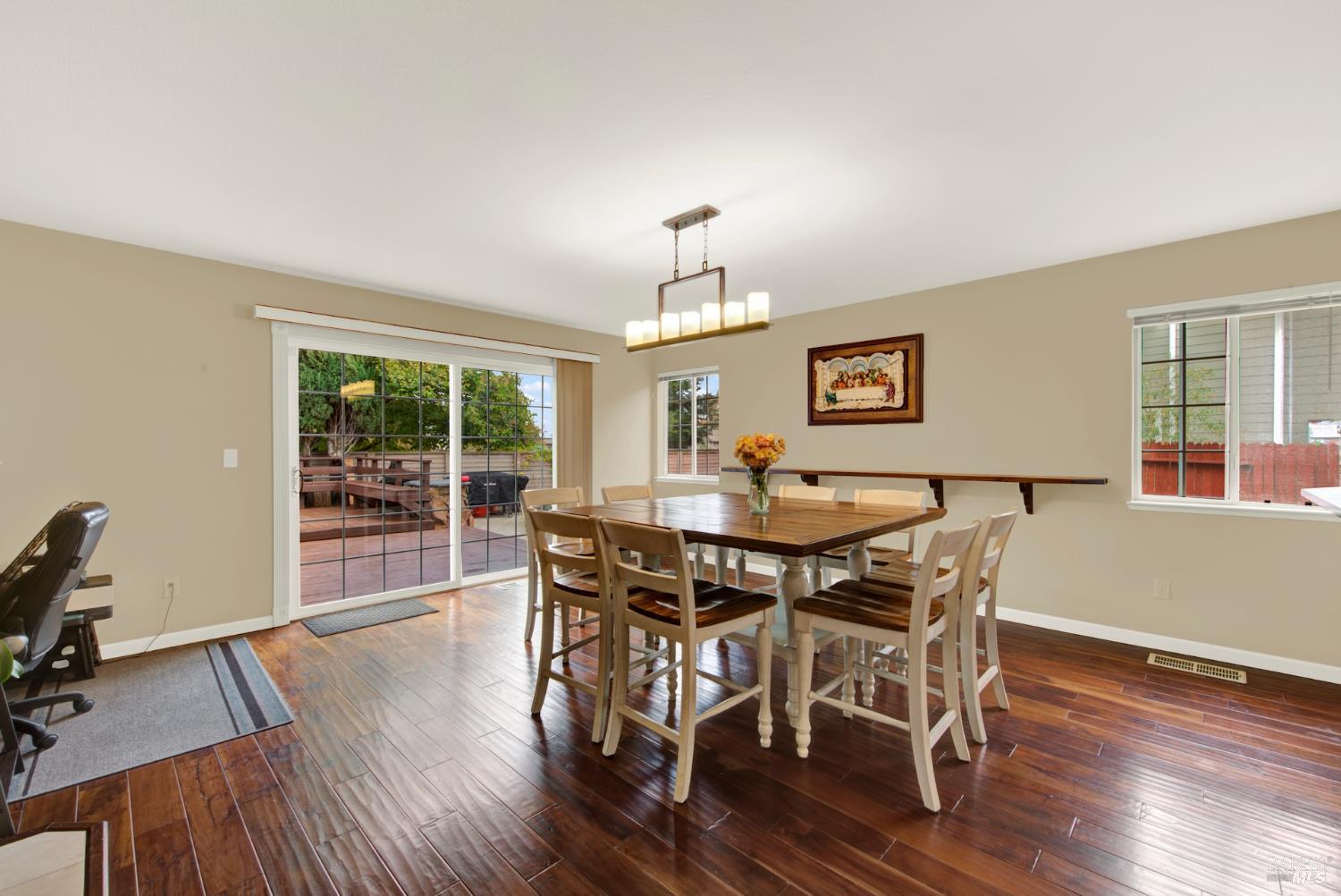 Dixon, California, 95620, United States, 5 Bedrooms Bedrooms, ,3 BathroomsBathrooms,Residential,For Sale,1992877