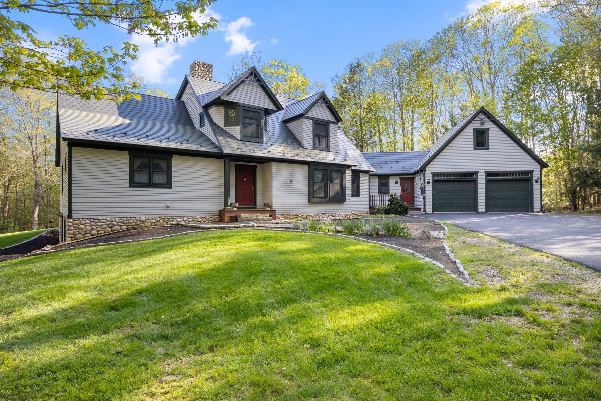 Eliot, Maine, 03903, United States, 3 Bedrooms Bedrooms, ,3 BathroomsBathrooms,Residential,For Sale,1921427