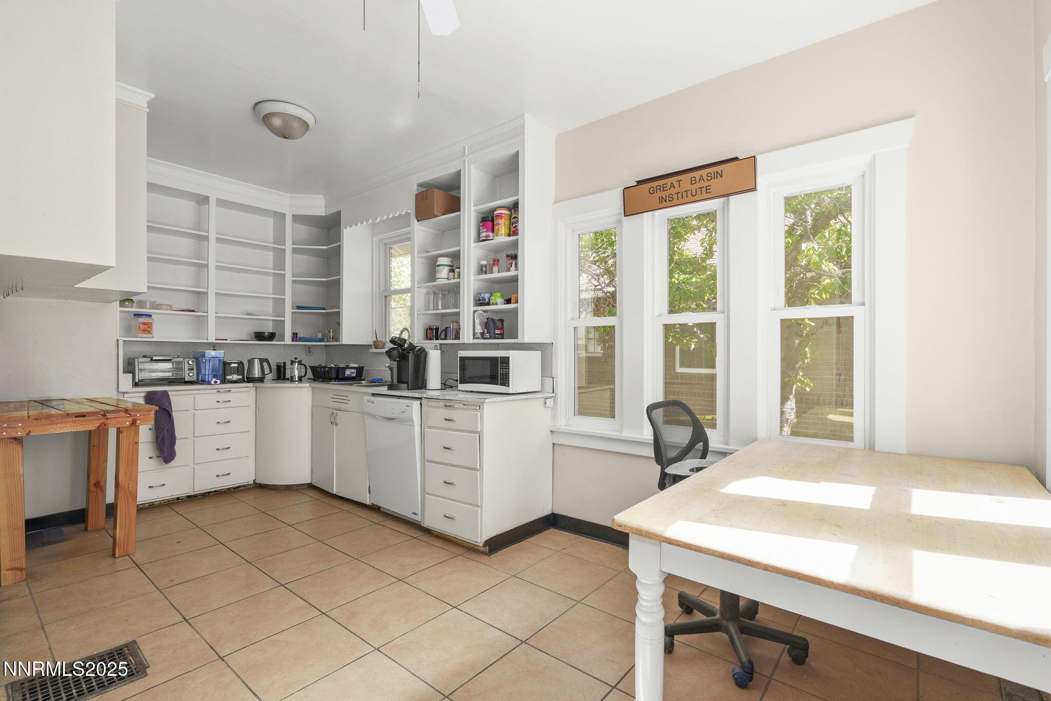 Reno, Nevada, 89503, United States, 5 Bedrooms Bedrooms, ,2 BathroomsBathrooms,Residential,For Sale,1837195