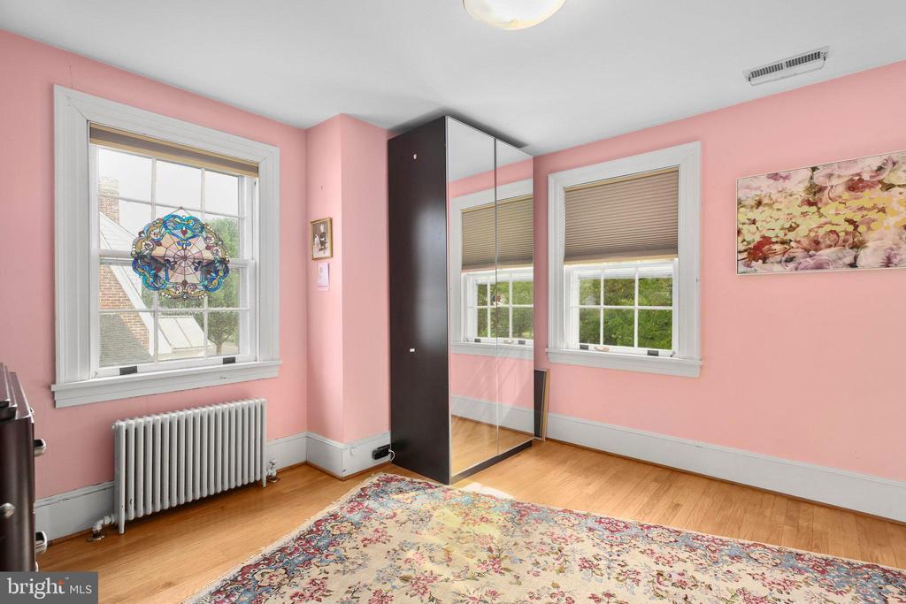 Fredericksburg, Virginia, 22401, United States, 4 Bedrooms Bedrooms, ,2 BathroomsBathrooms,Residential,For Sale,1826966