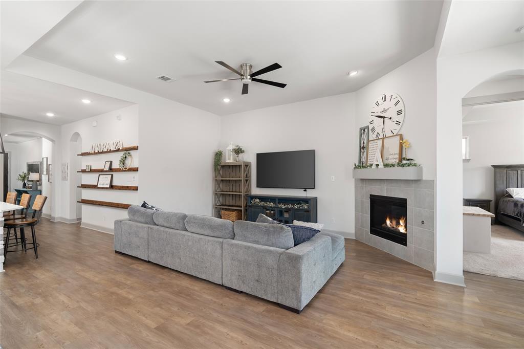 Celina, Texas, 75009, United States, 4 Bedrooms Bedrooms, ,3 BathroomsBathrooms,Residential,For Sale,1950942