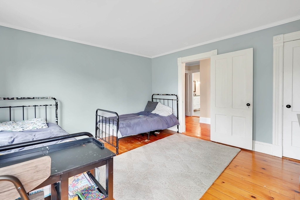 Longmeadow, Massachusetts, 01106, United States, 5 Bedrooms Bedrooms, ,2 BathroomsBathrooms,Residential,For Sale,1819173