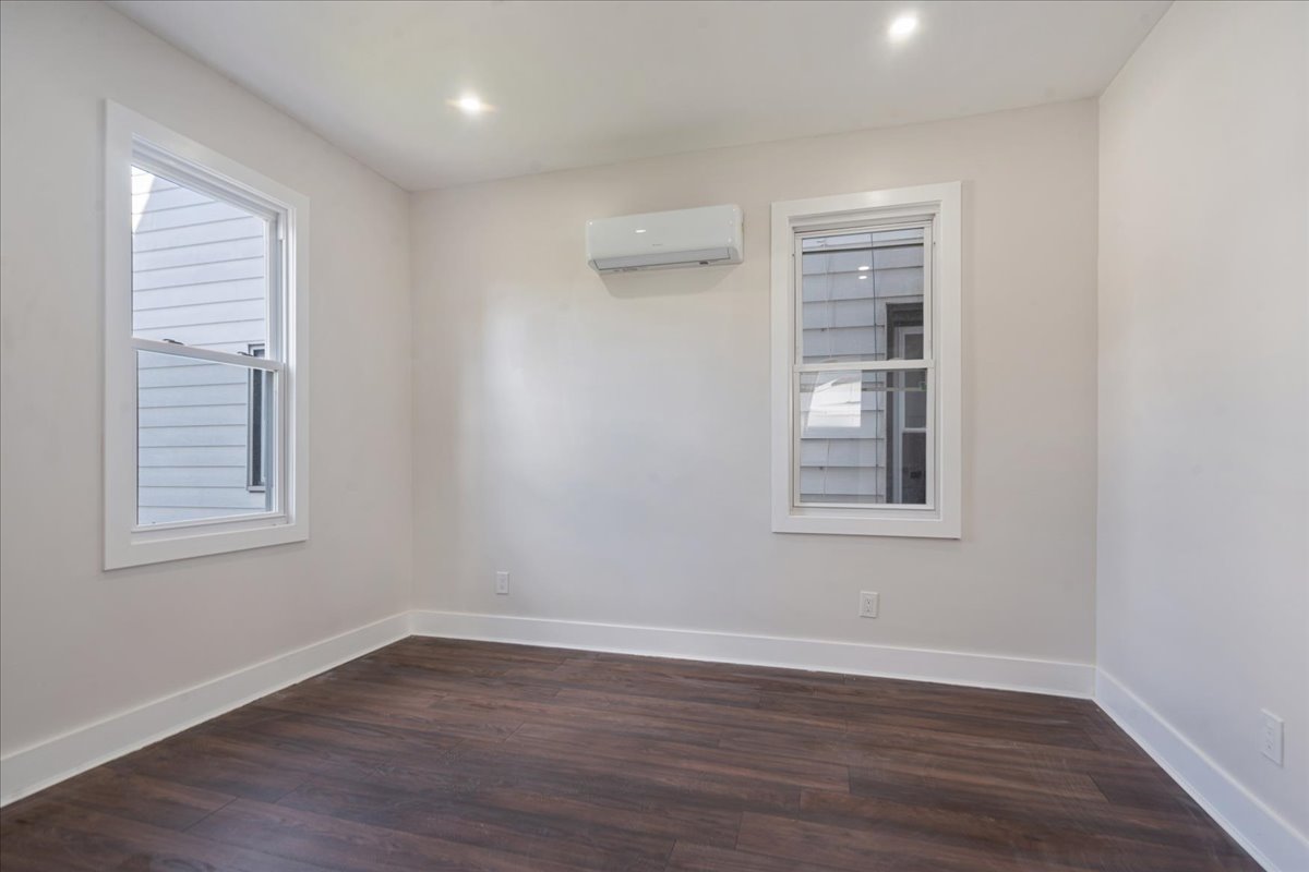 Bergen, Lodi Borough, New Jersey, 07644, United States, 6 Bedrooms Bedrooms, ,4 BathroomsBathrooms,Residential,For Sale,1977349