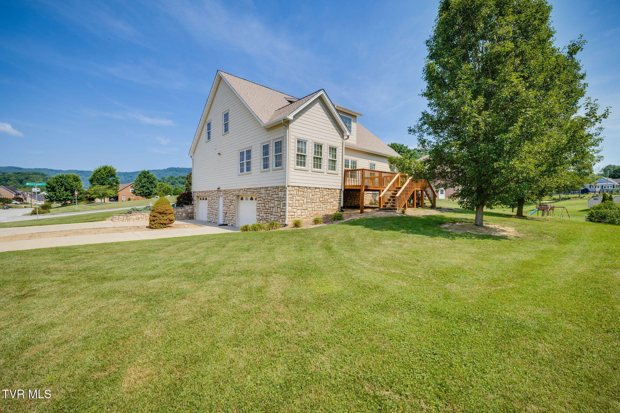 Kingsport, Tennessee, 37660, United States, 3 Bedrooms Bedrooms, ,4 BathroomsBathrooms,Residential,For Sale,1984458