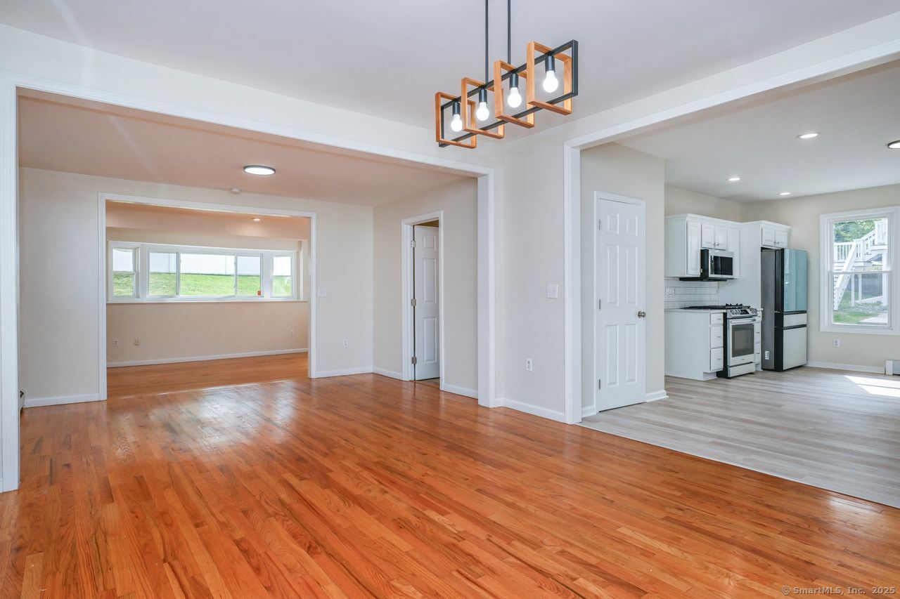 Wallingford, Connecticut, 06492, United States, 6 Bedrooms Bedrooms, ,4 BathroomsBathrooms,Residential,For Sale,1989730