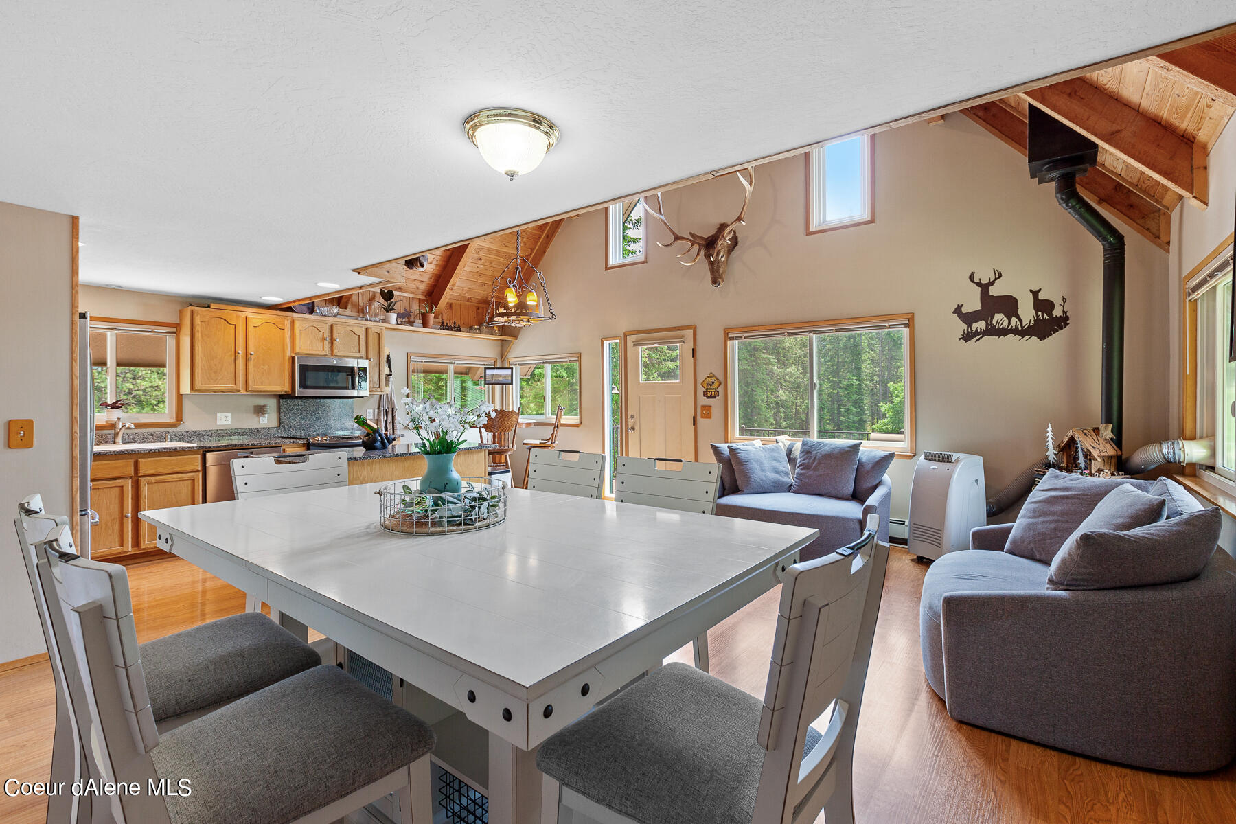 Coeur d'Alene, Idaho, 83814, United States, 4 Bedrooms Bedrooms, ,3 BathroomsBathrooms,Residential,For Sale,1974008