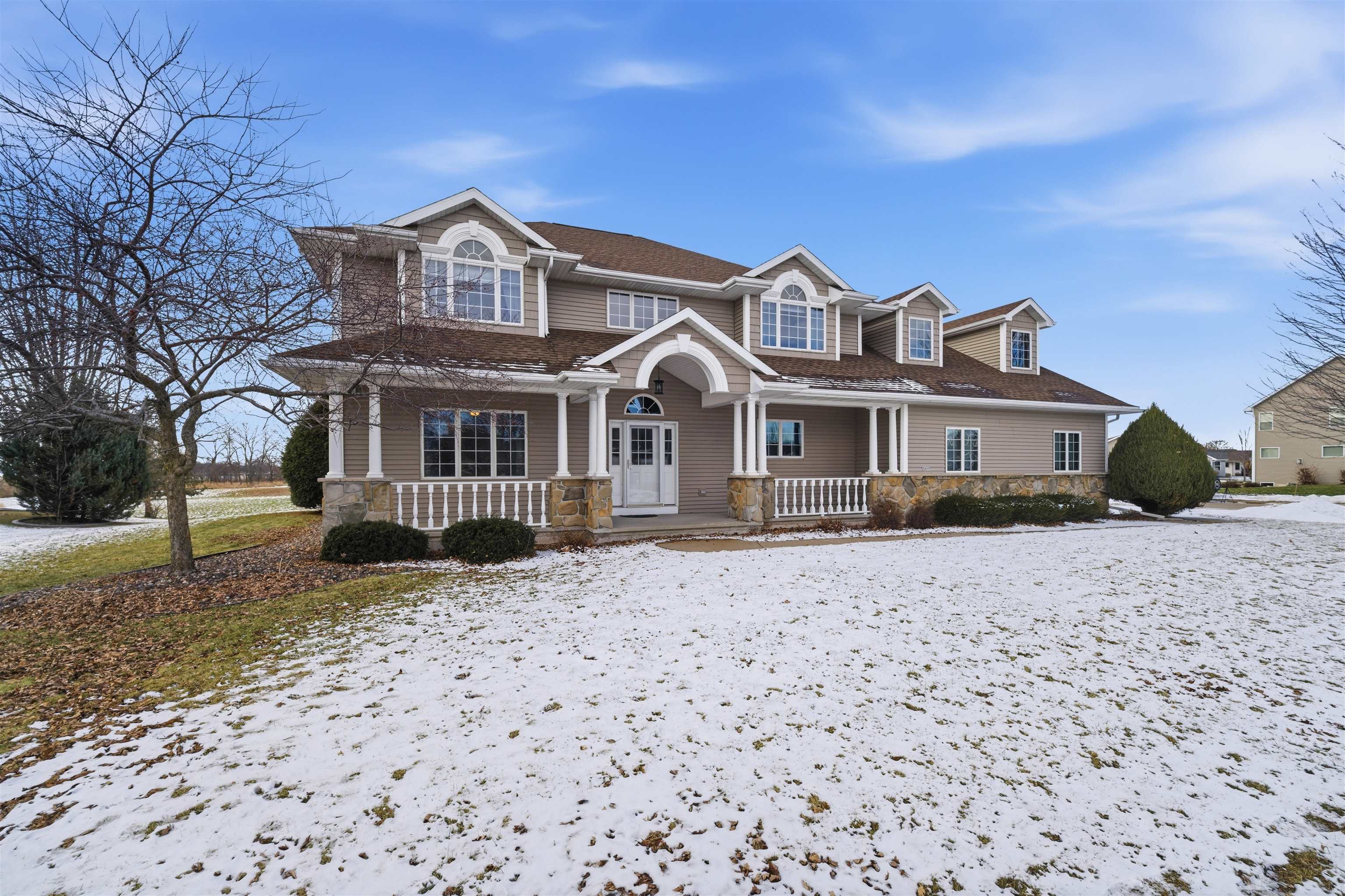 Oshkosh, Wisconsin, 54904, United States, 4 Bedrooms Bedrooms, ,4 BathroomsBathrooms,Residential,For Sale,2009649