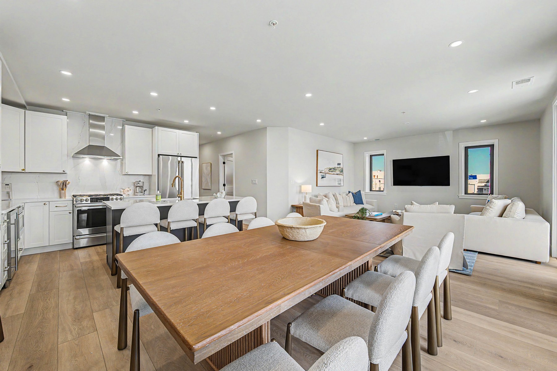  323 E Oak Avenue #101 - 物件實景