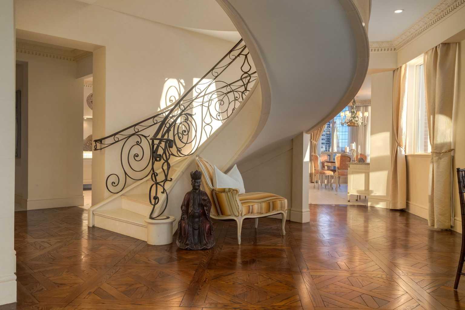 CALGARY, Alberta, T2P 5J9, CA, 2 Bedrooms Bedrooms, ,6 BathroomsBathrooms,Residential,For Sale,1987671