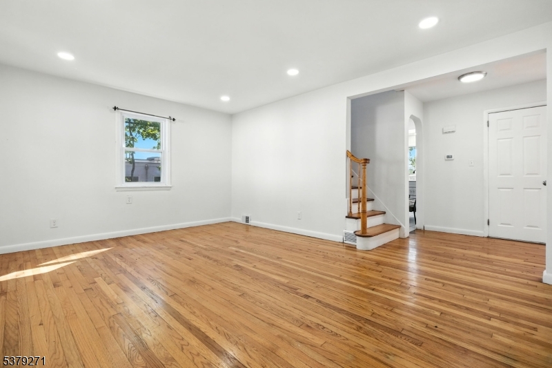 Kenilworth Boro, New Jersey, 07033-2046, United States, 3 Bedrooms Bedrooms, ,3 BathroomsBathrooms,Residential,For Sale,1977476