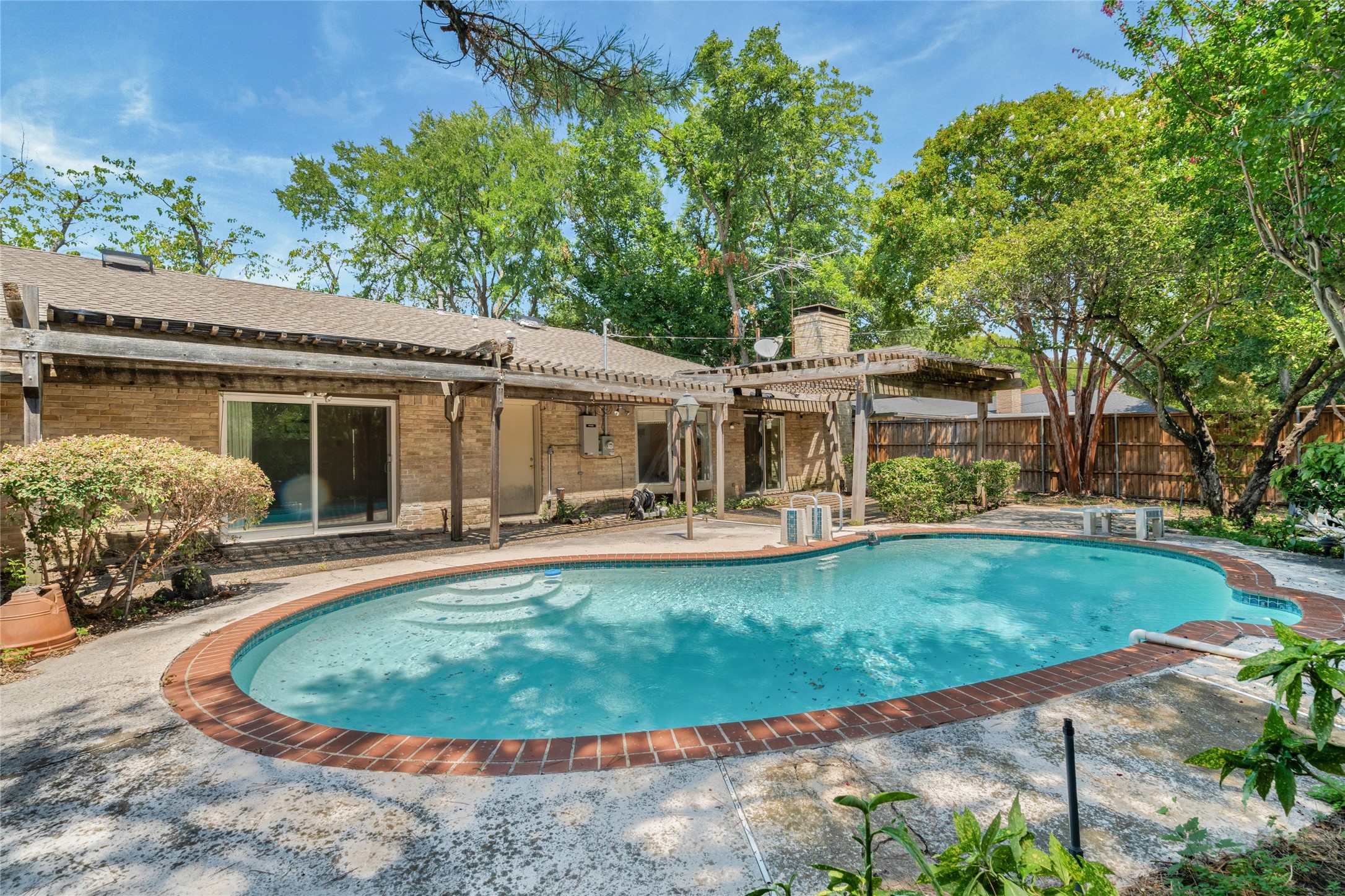 Dallas, Texas, 75244, United States, 4 Bedrooms Bedrooms, ,2 BathroomsBathrooms,Residential,For Sale,1991036