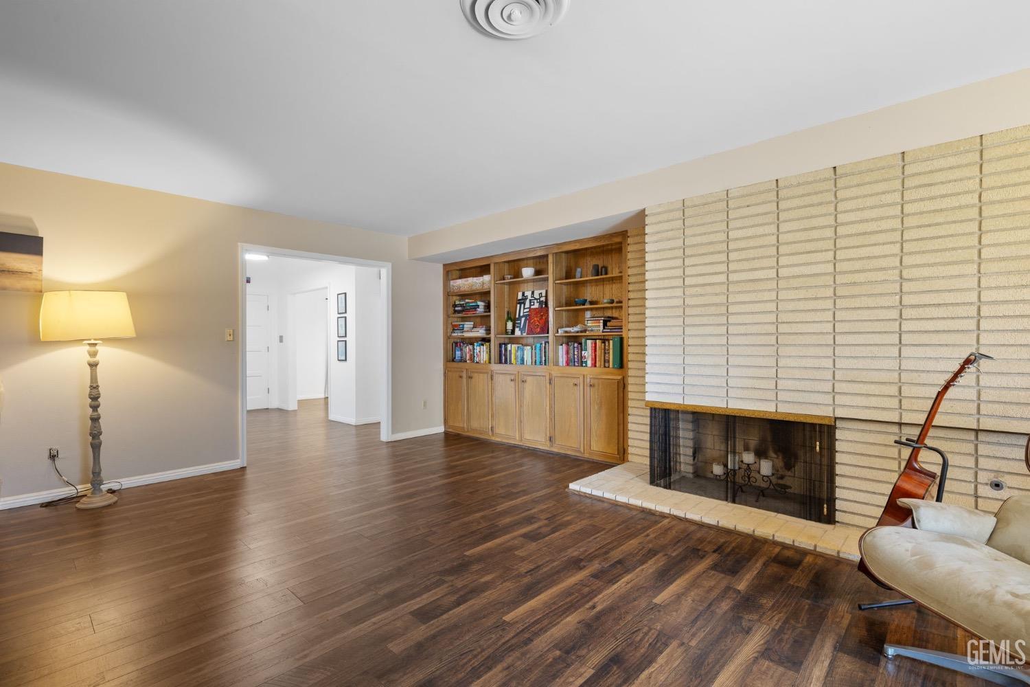 Bakersfield, California, 93301, United States, 3 Bedrooms Bedrooms, ,3 BathroomsBathrooms,Residential,For Sale,1998279