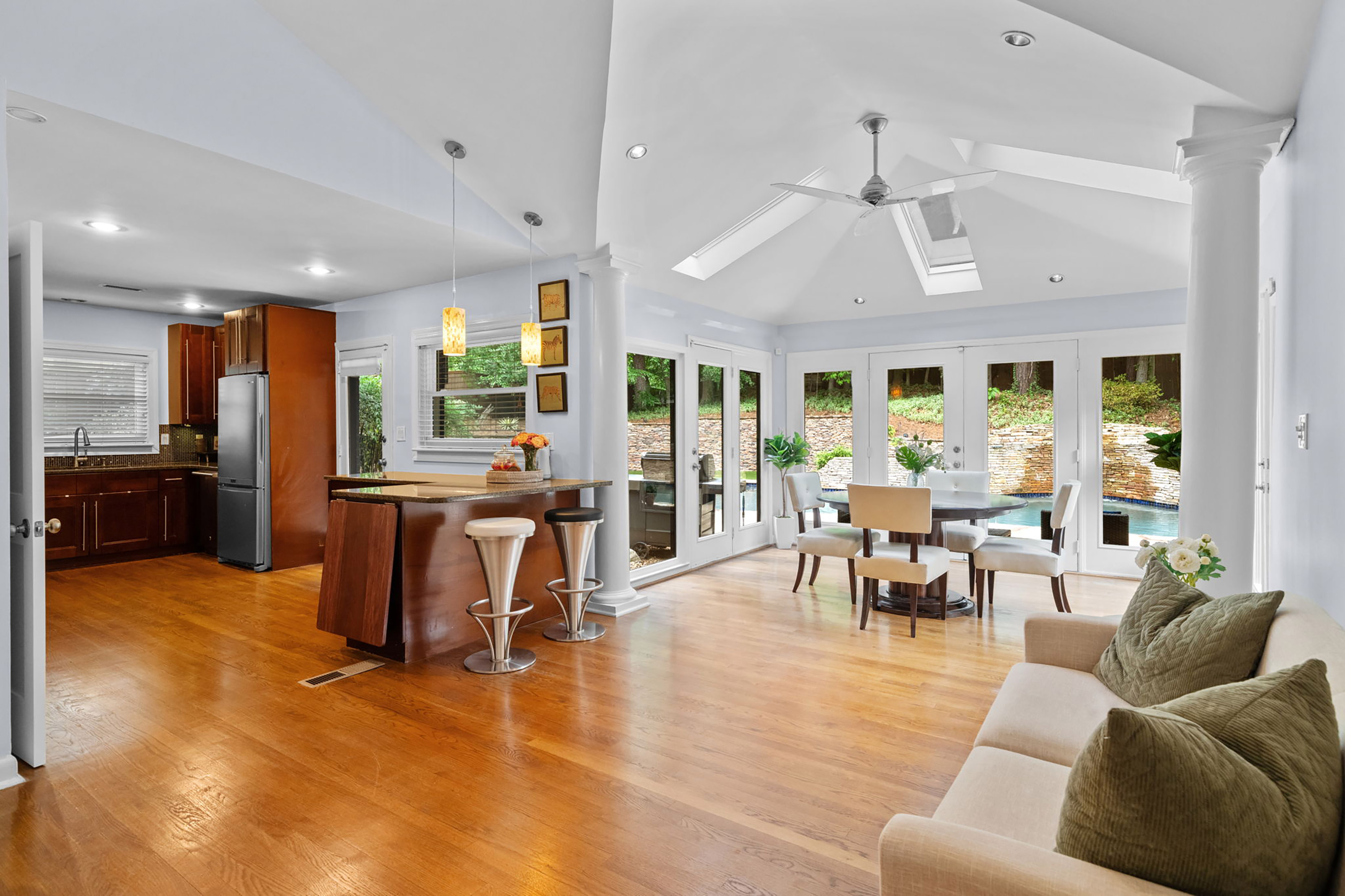  Pristine Morningside Mid-Century Modern with Resort-Inspired Backyard - 物件實景