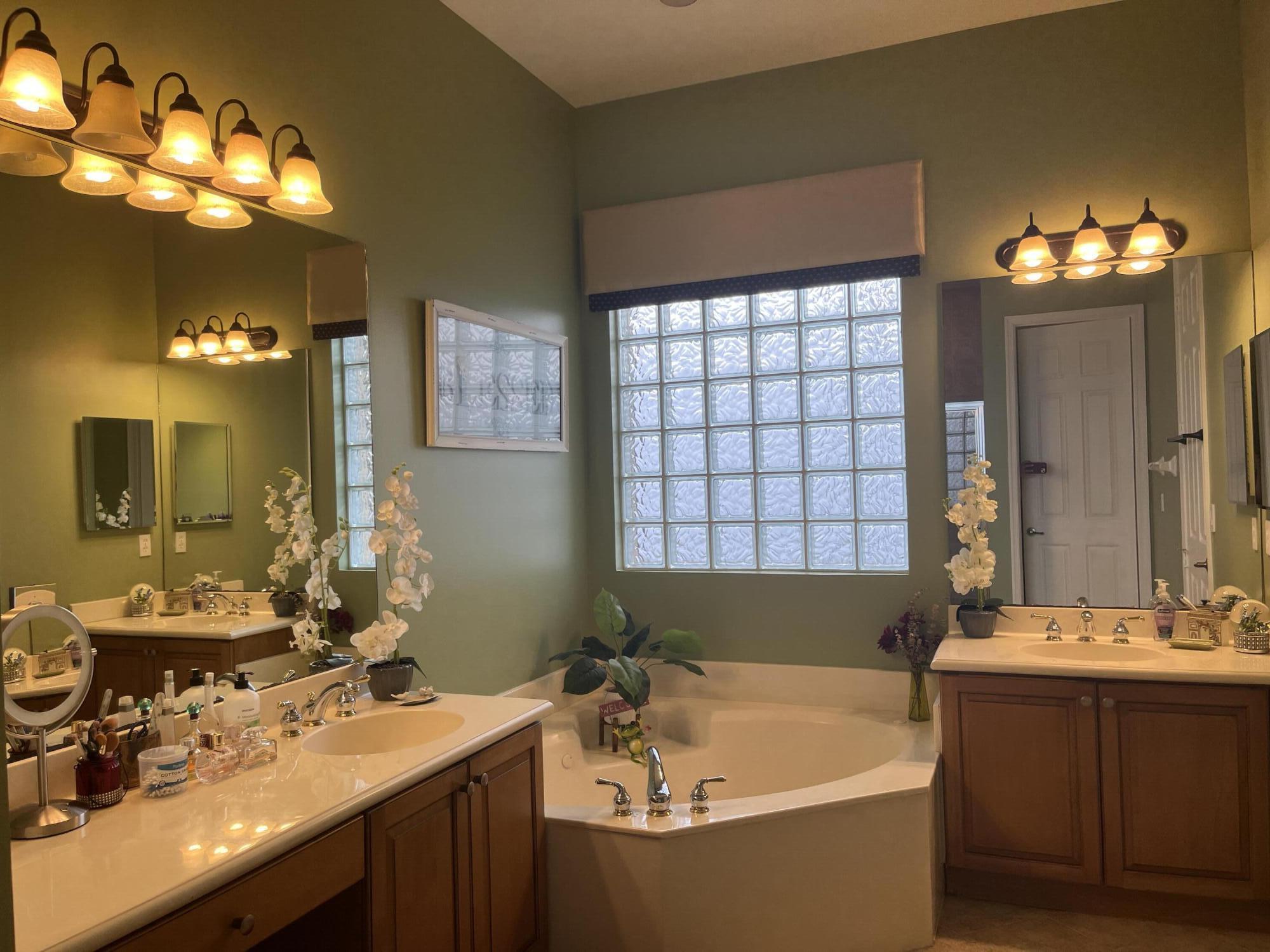 West Palm Beach, Florida, 33411, United States, 5 Bedrooms Bedrooms, ,3 BathroomsBathrooms,Residential,For Sale,1911284