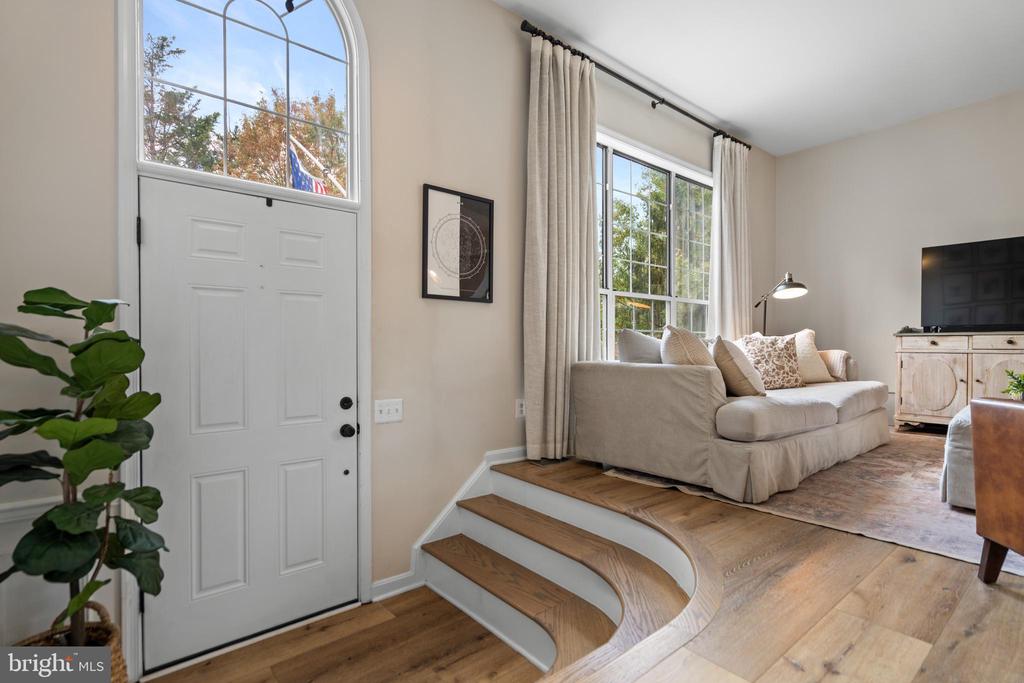 Sterling, Virginia, 20165, United States, 3 Bedrooms Bedrooms, ,4 BathroomsBathrooms,Residential,For Sale,1984617