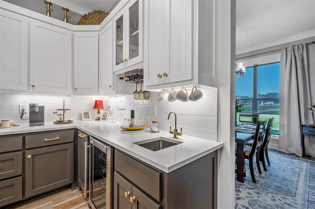 Mineola, Texas, 75773, United States, 3 Bedrooms Bedrooms, ,3 BathroomsBathrooms,Residential,For Sale,1947145