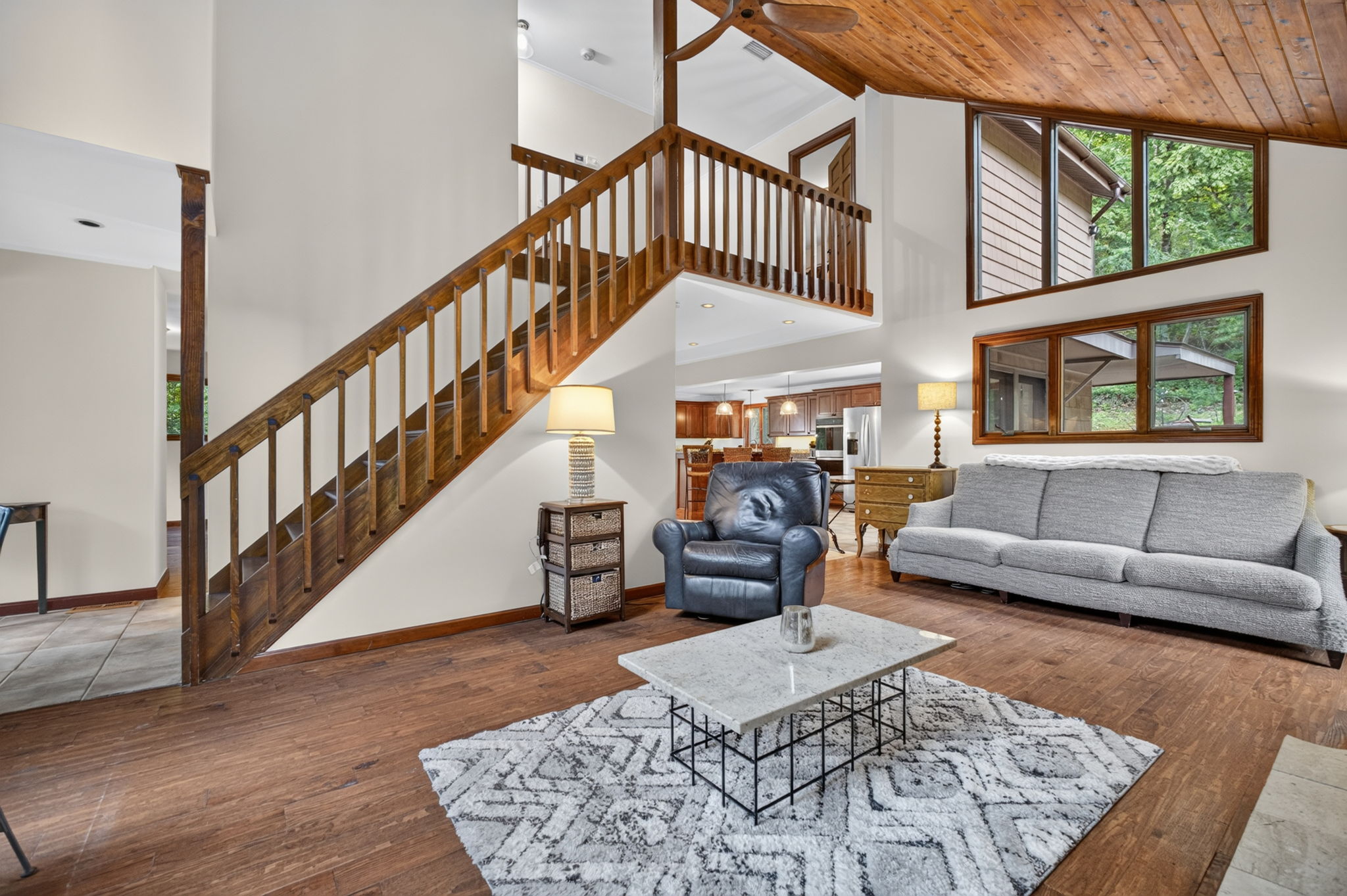  Modern Living and Effortless Entertaining Tucked Away on 1.5 Acres - 物件實景
