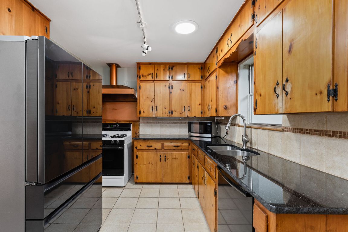 Austin, Texas, 78757, United States, 3 Bedrooms Bedrooms, ,2 BathroomsBathrooms,Residential,For Sale,1956821